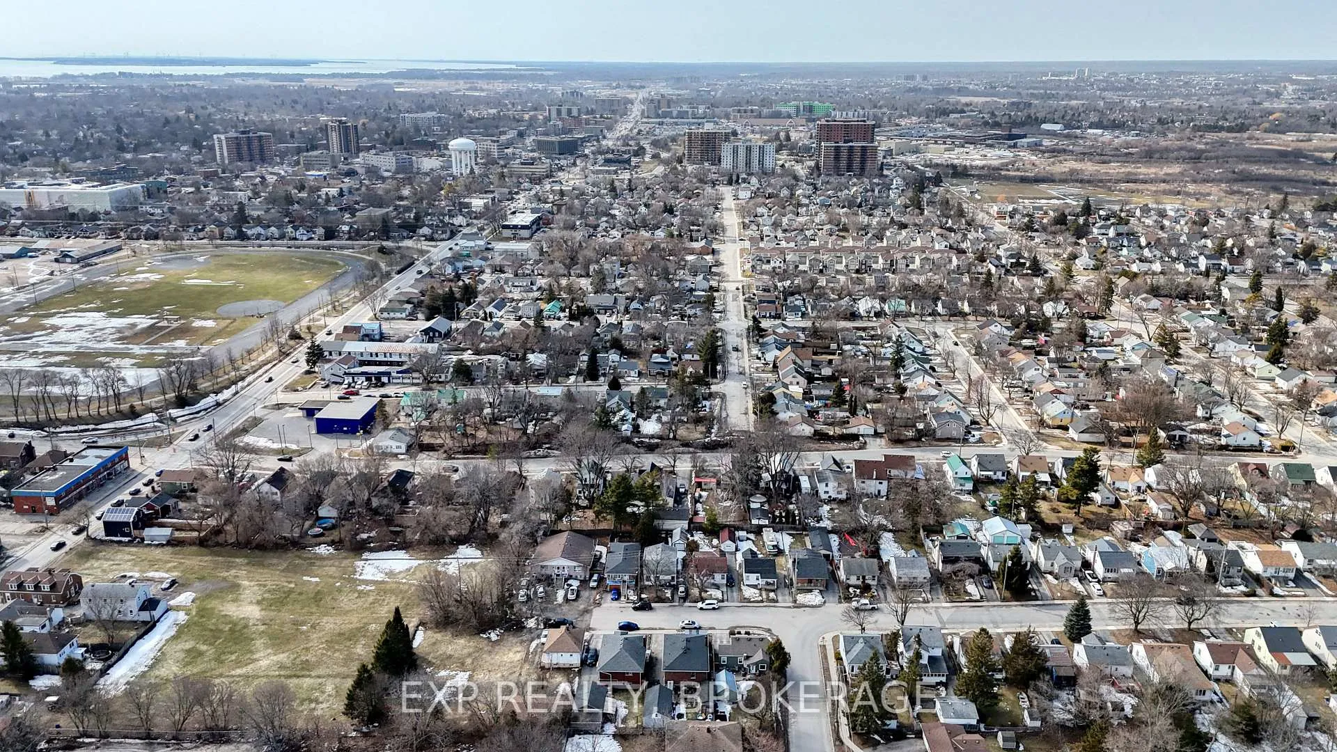 Photo 28 of 43 Carleton Street, Kingston, East of Sir John A. Blvd — HOMEH