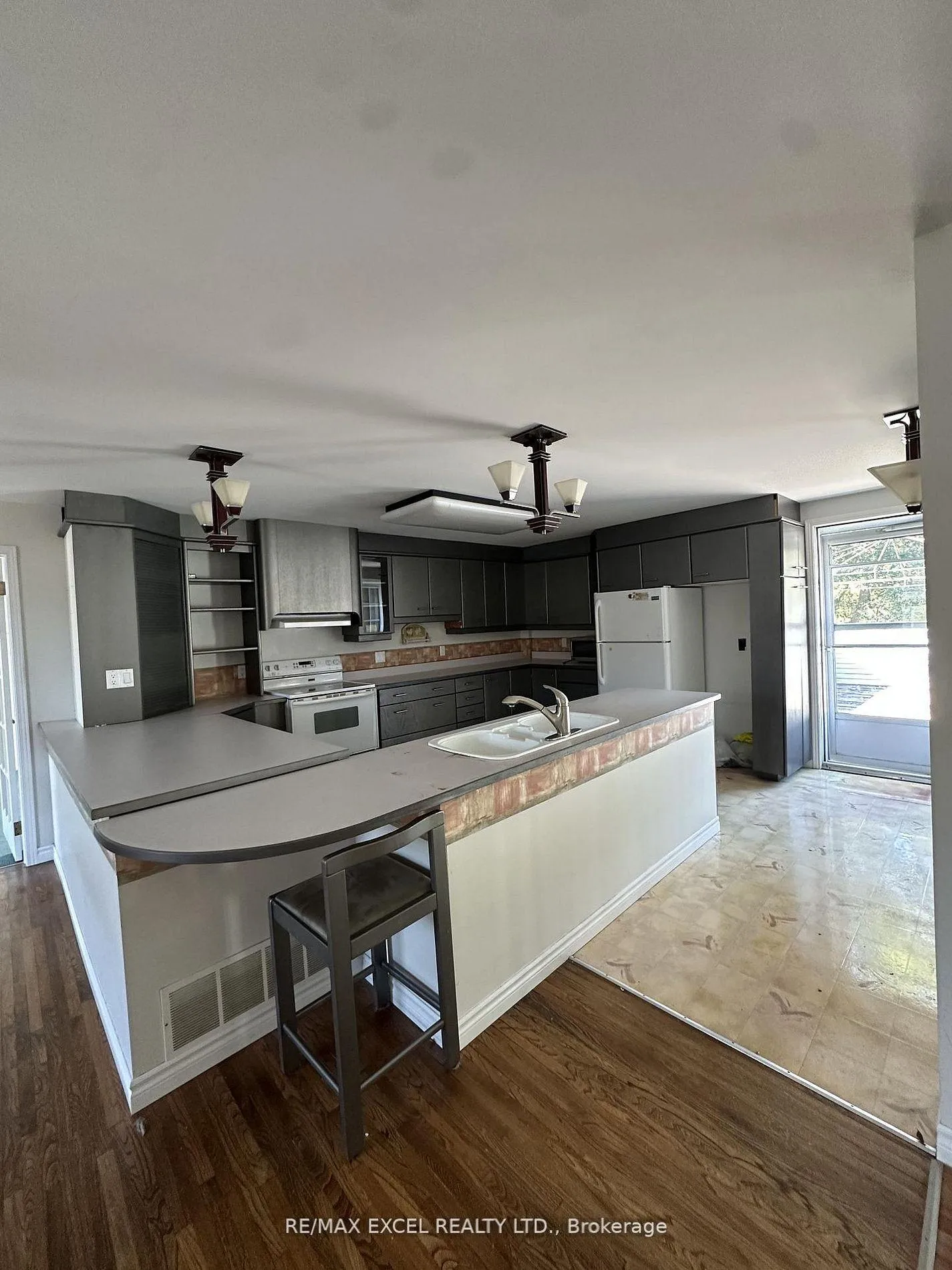 Photo 3 of 319 Division Street, Cobourg — HOMEH