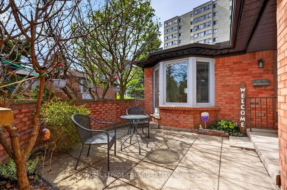 Front of Unit 29, 65 Fiddlers Green Road
