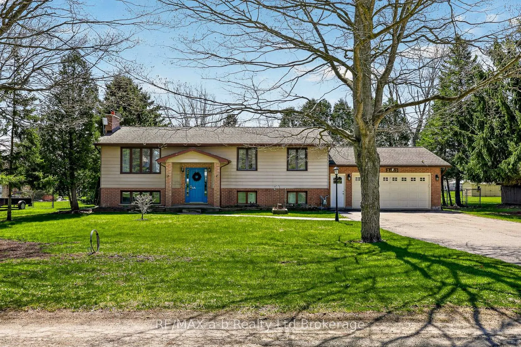 Photo 3 of 2487 Mossley Drive, Thames Centre, Mossley — HOMEH