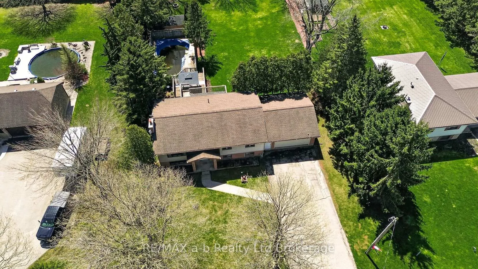 Photo 5 of 2487 Mossley Drive, Thames Centre, Mossley — HOMEH