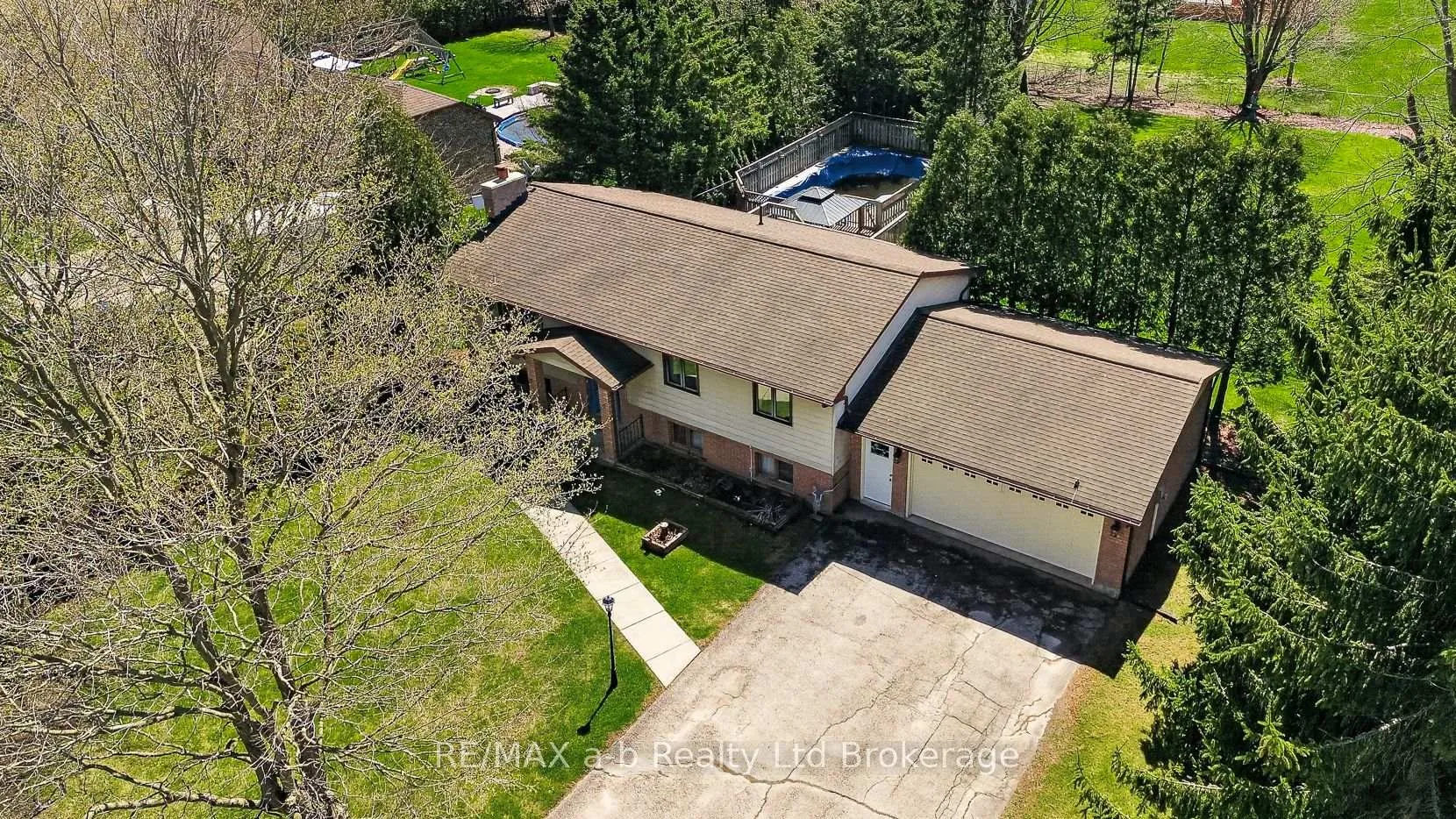 Photo 8 of 2487 Mossley Drive, Thames Centre, Mossley — HOMEH