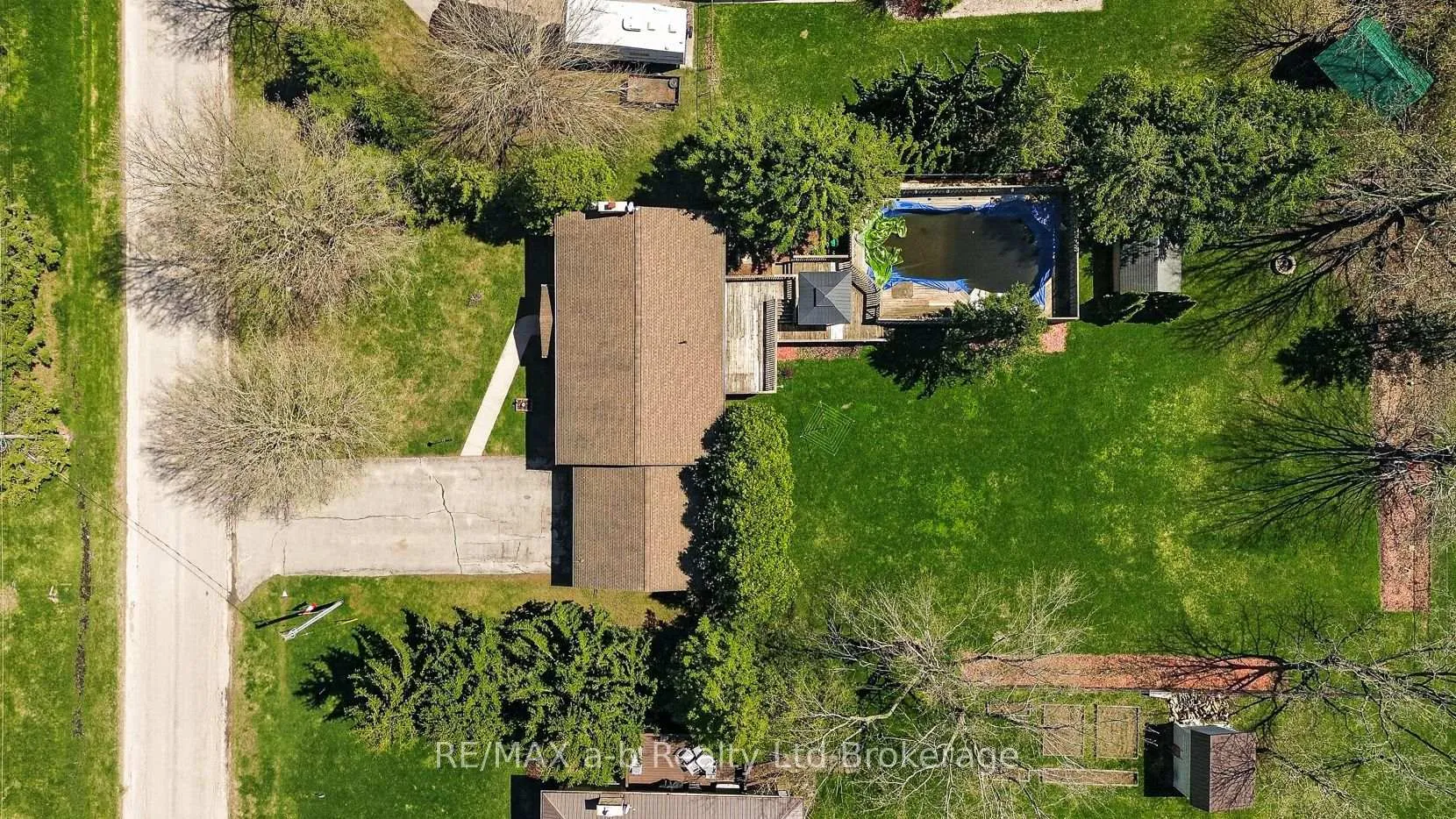 Photo 9 of 2487 Mossley Drive, Thames Centre, Mossley — HOMEH