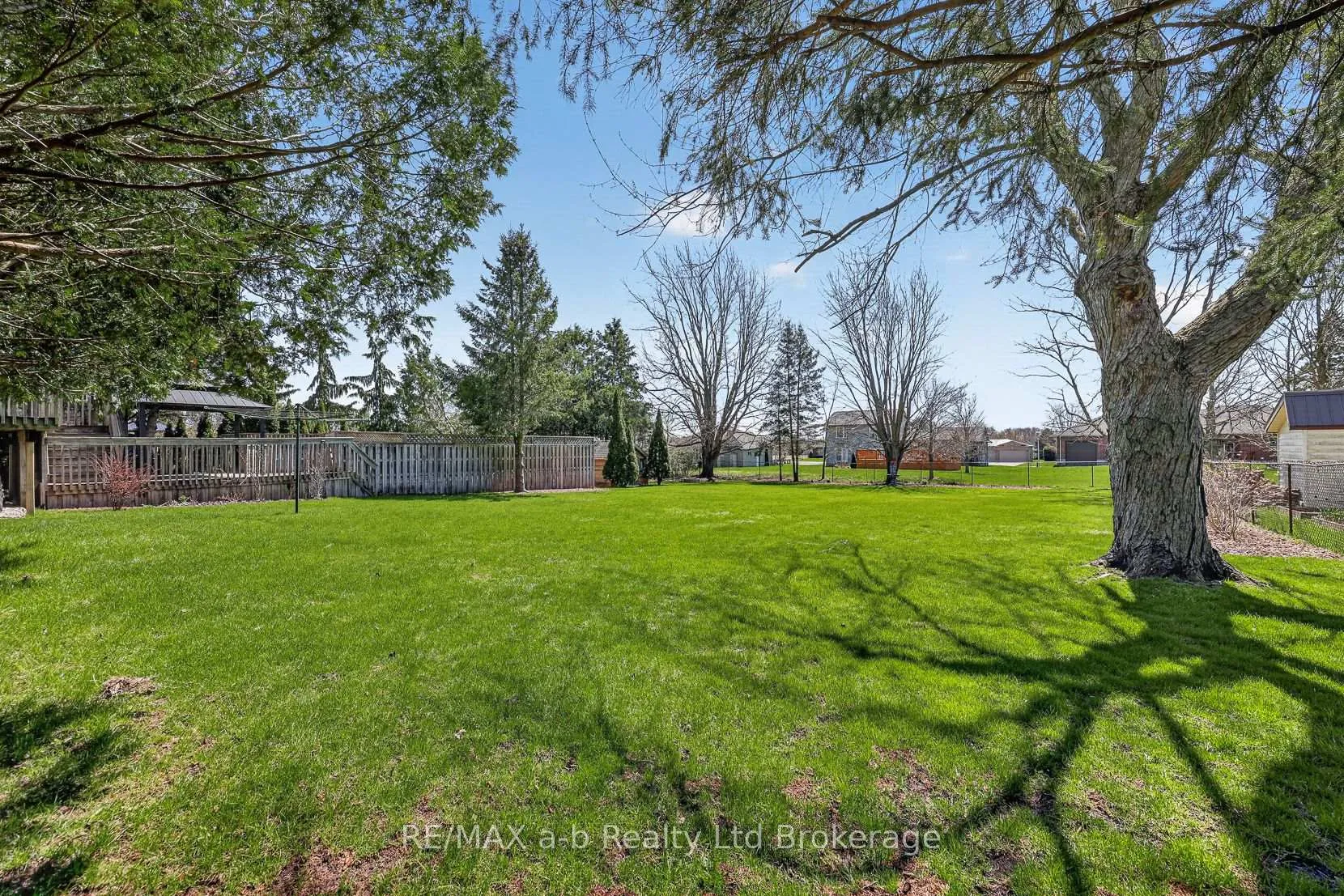Photo 10 of 2487 Mossley Drive, Thames Centre, Mossley — HOMEH