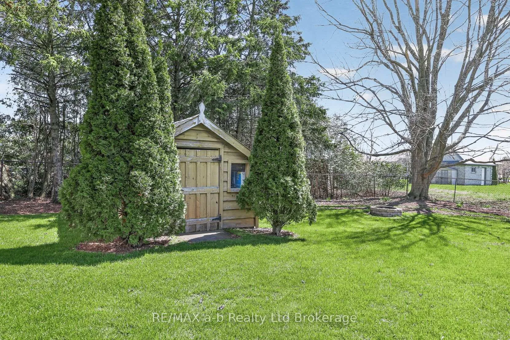 Photo 12 of 2487 Mossley Drive, Thames Centre, Mossley — HOMEH