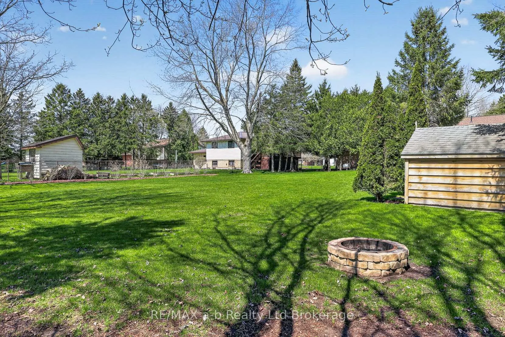 Photo 13 of 2487 Mossley Drive, Thames Centre, Mossley — HOMEH