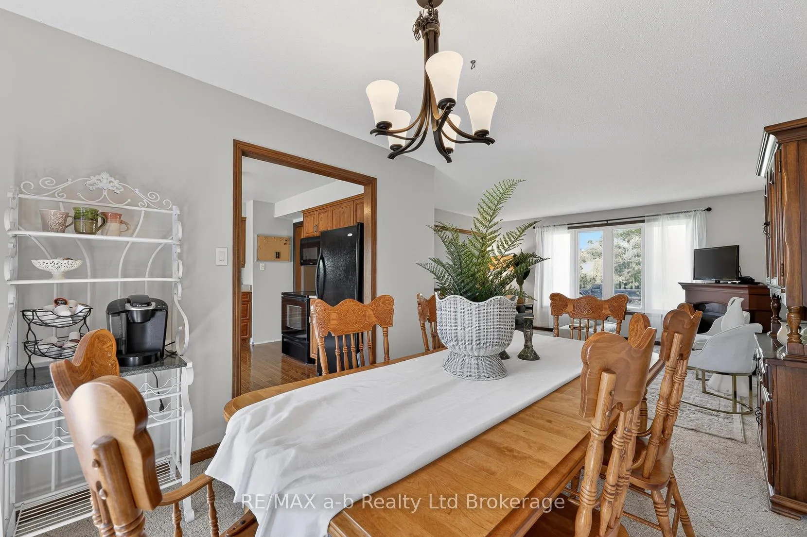 Photo 20 of 2487 Mossley Drive, Thames Centre, Mossley — HOMEH