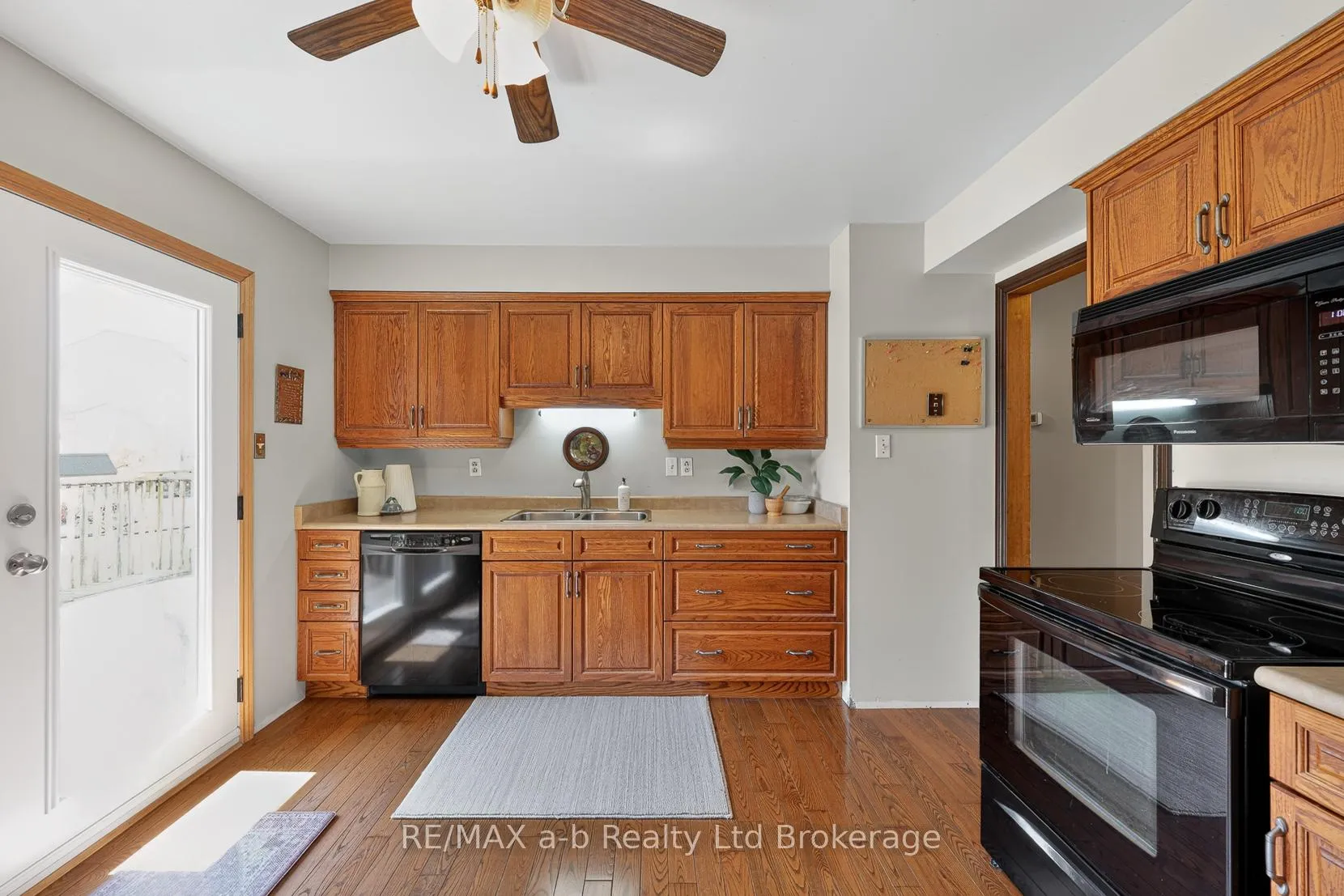 Photo 21 of 2487 Mossley Drive, Thames Centre, Mossley — HOMEH