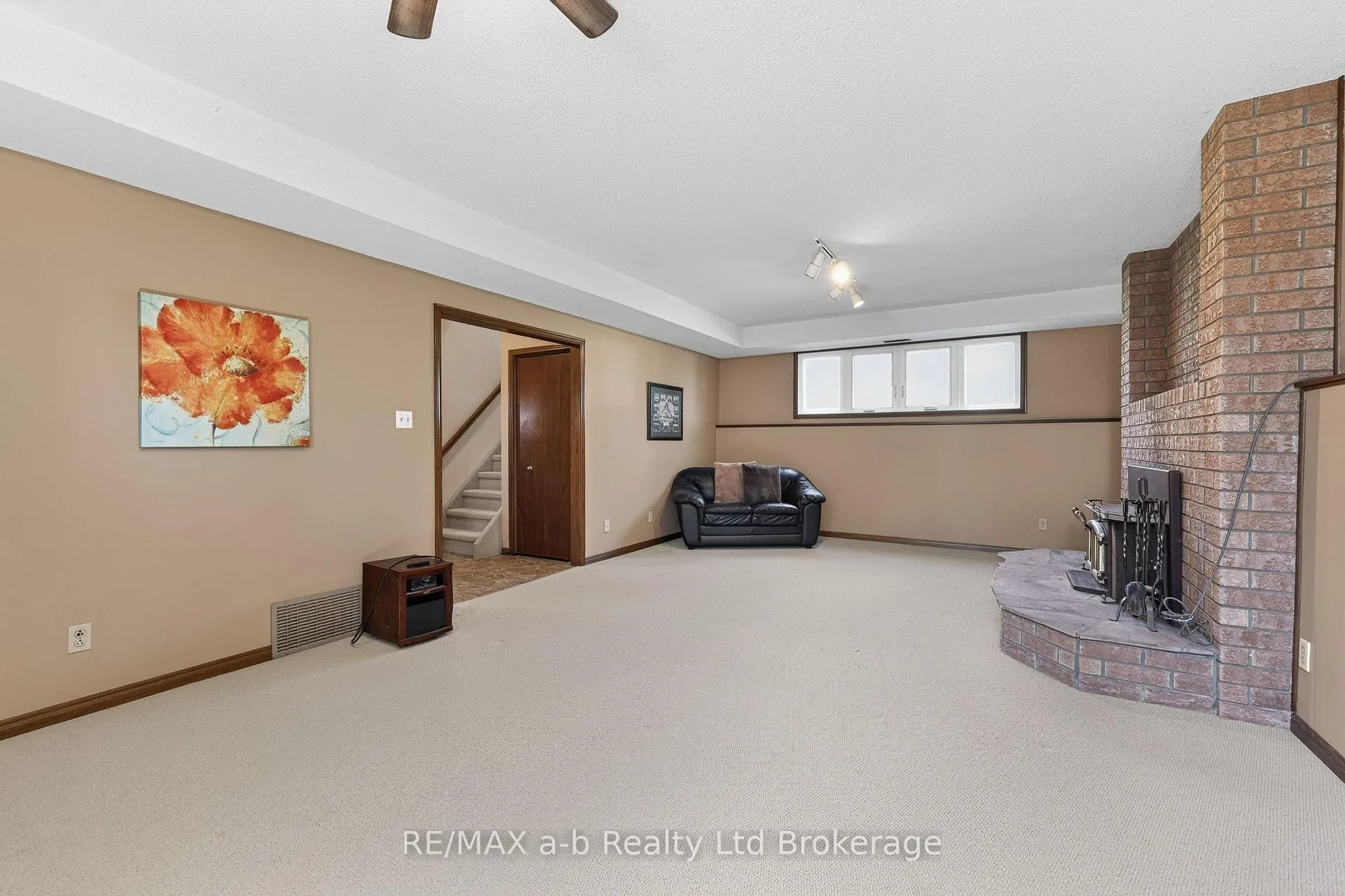 Photo 30 of 2487 Mossley Drive, Thames Centre, Mossley — HOMEH