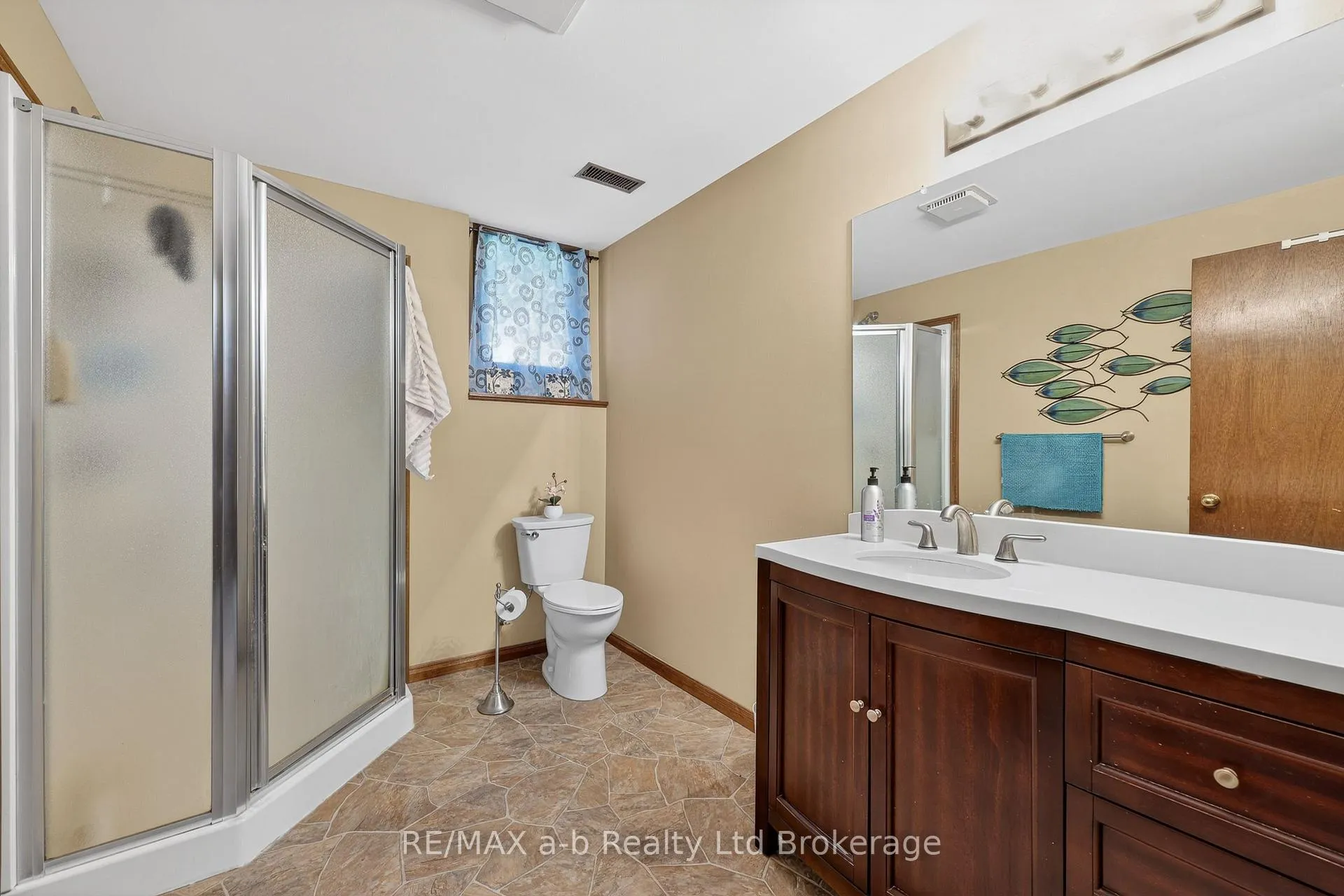 Photo 34 of 2487 Mossley Drive, Thames Centre, Mossley — HOMEH
