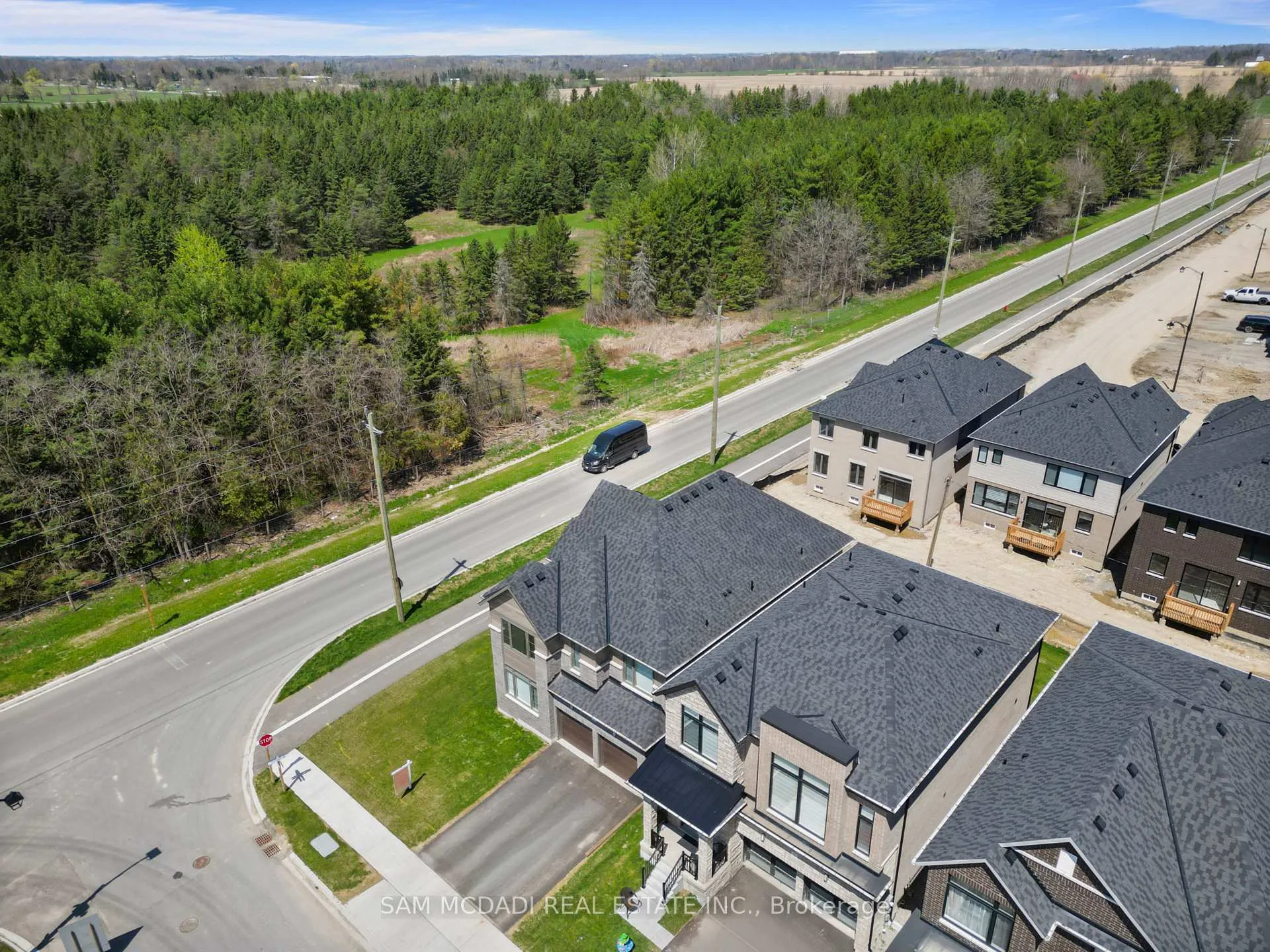 Photo 2 of 3 Blain Drive, Hamilton, Rural Glanbrook — HOMEH