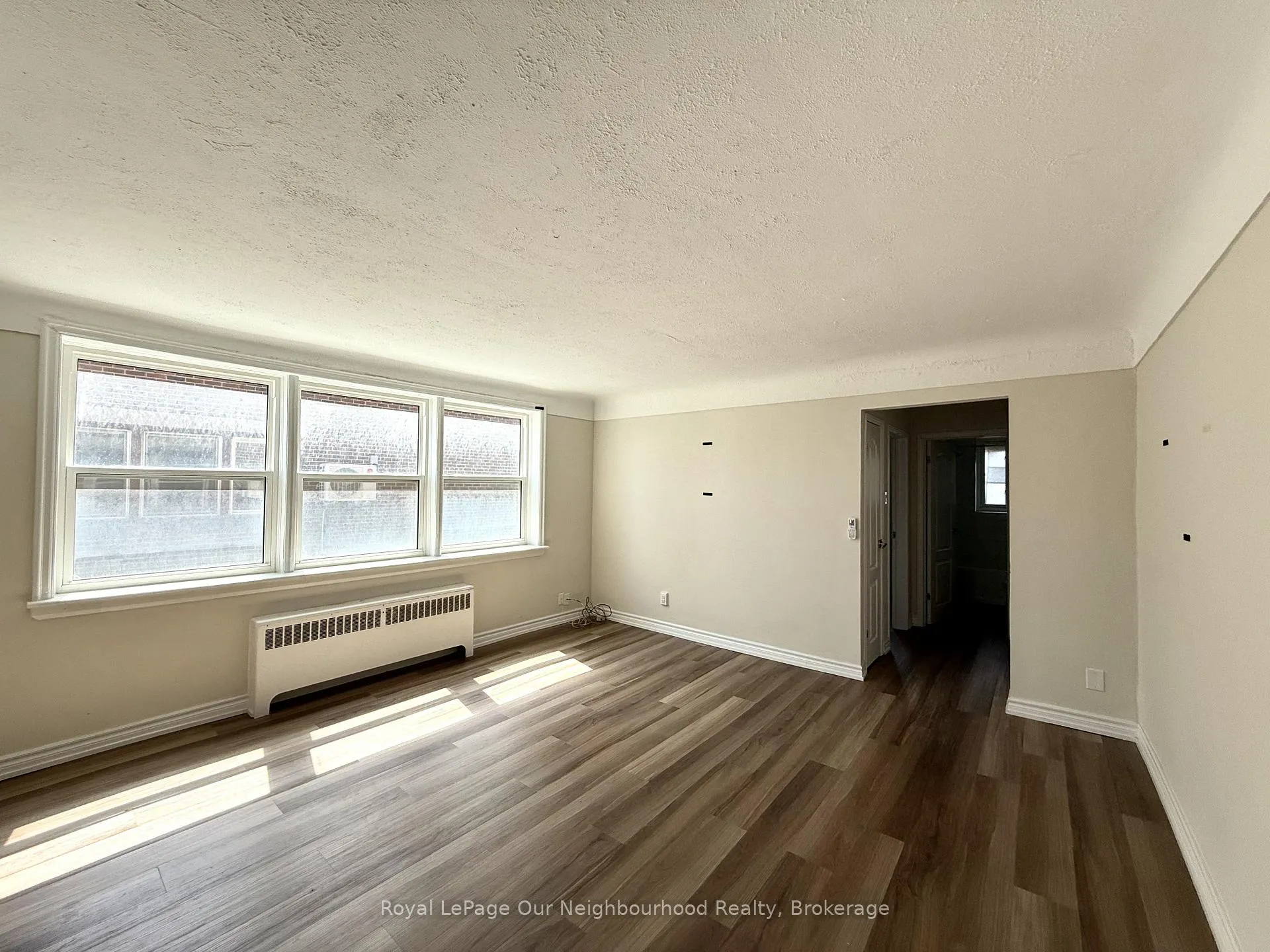 Photo 3 of Unit 1, 10 Crosthwaite Avenue S, Hamilton, Bartonville — HOMEH