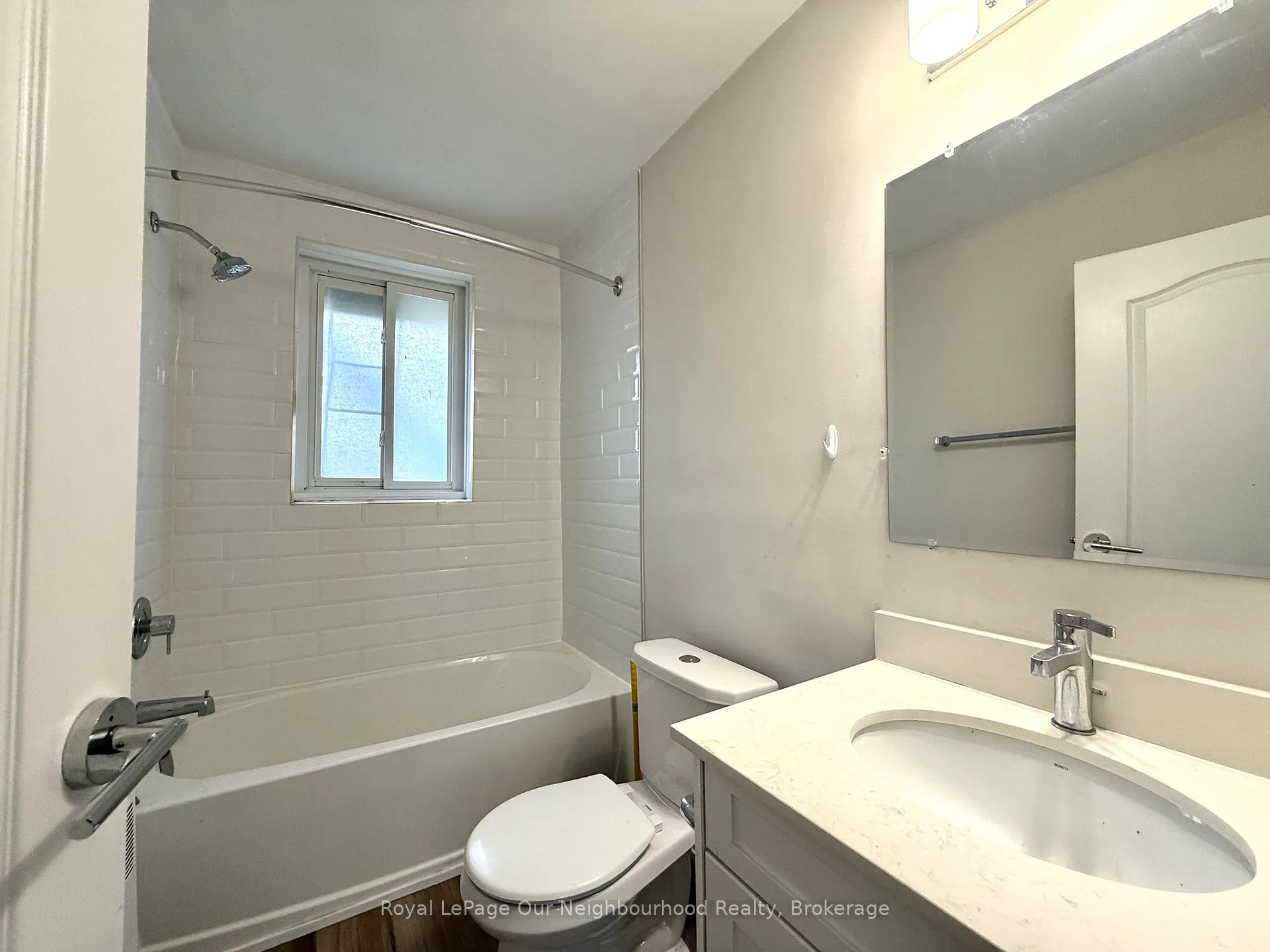Photo 9 of Unit 1, 10 Crosthwaite Avenue S, Hamilton, Bartonville — HOMEH