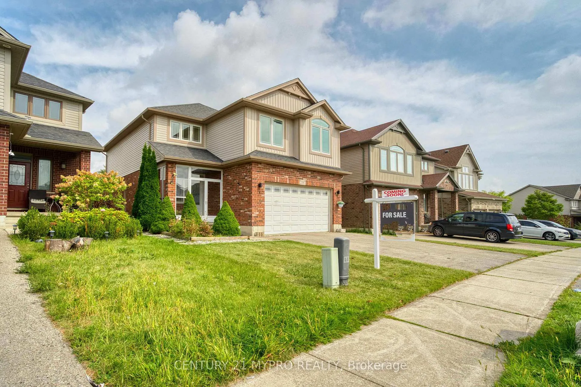 Photo 2 of 1036 Oakcrossing Road, London, North M — HOMEH