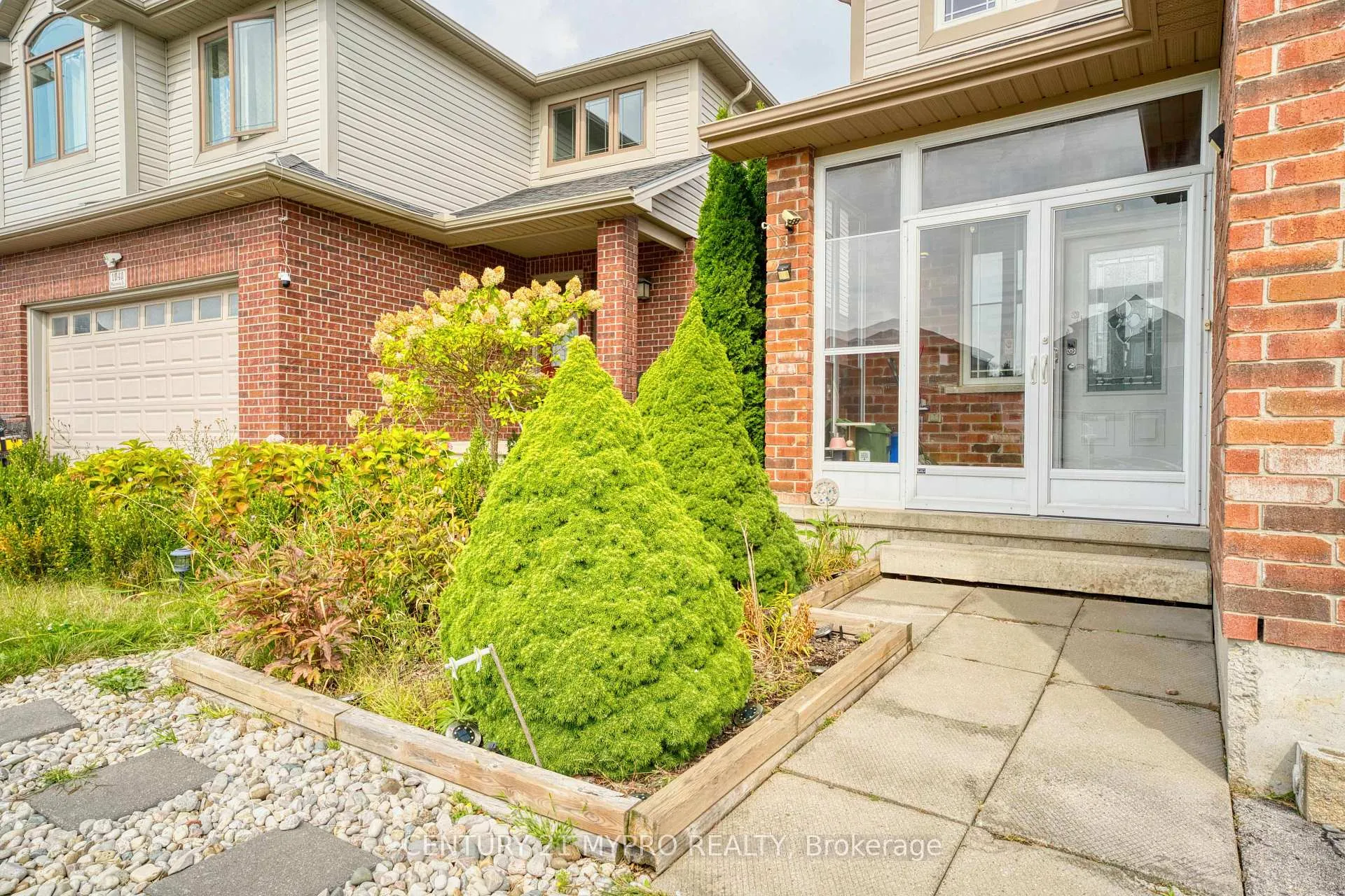 Photo 3 of 1036 Oakcrossing Road, London, North M — HOMEH