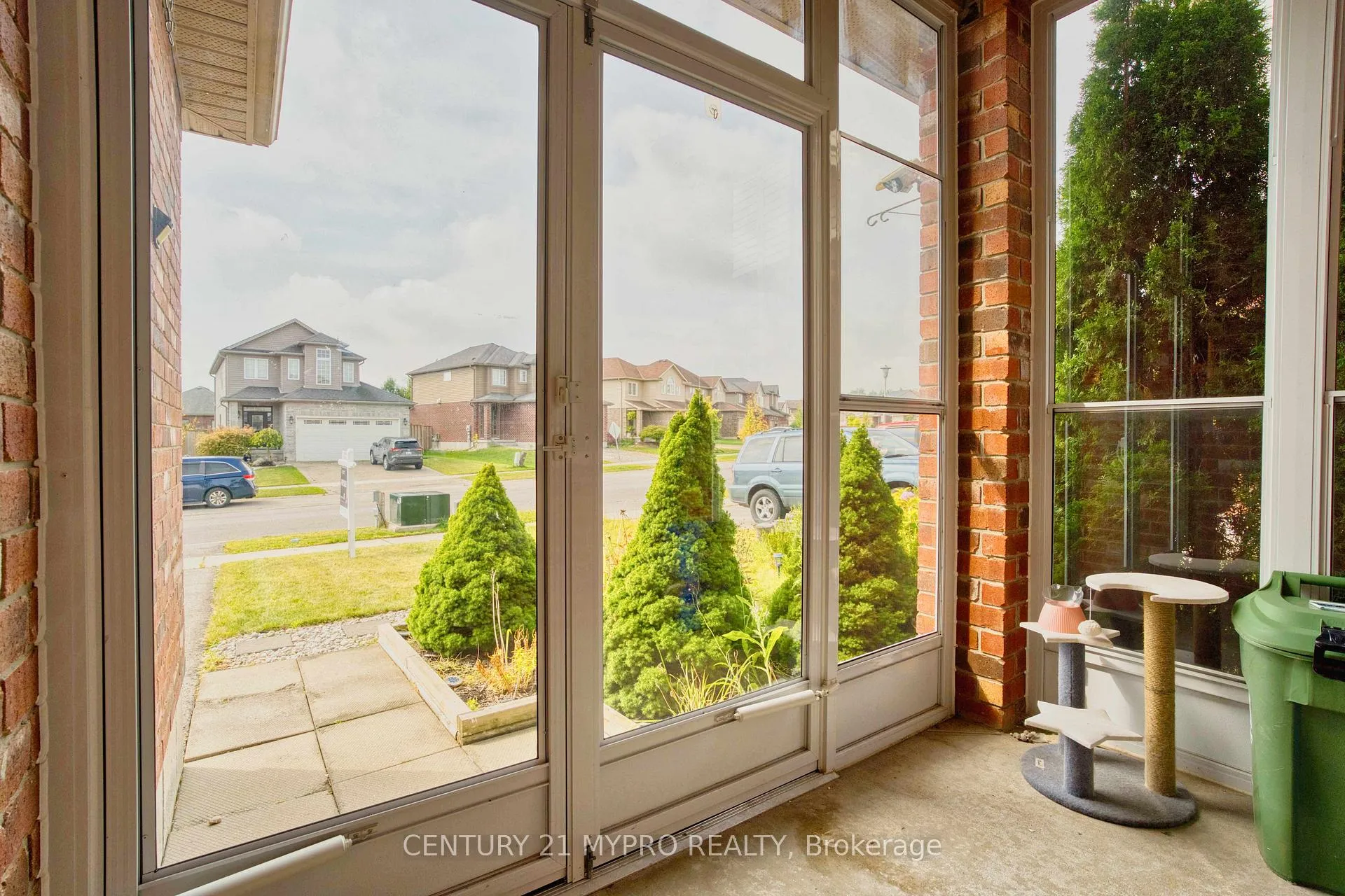 Photo 4 of 1036 Oakcrossing Road, London, North M — HOMEH