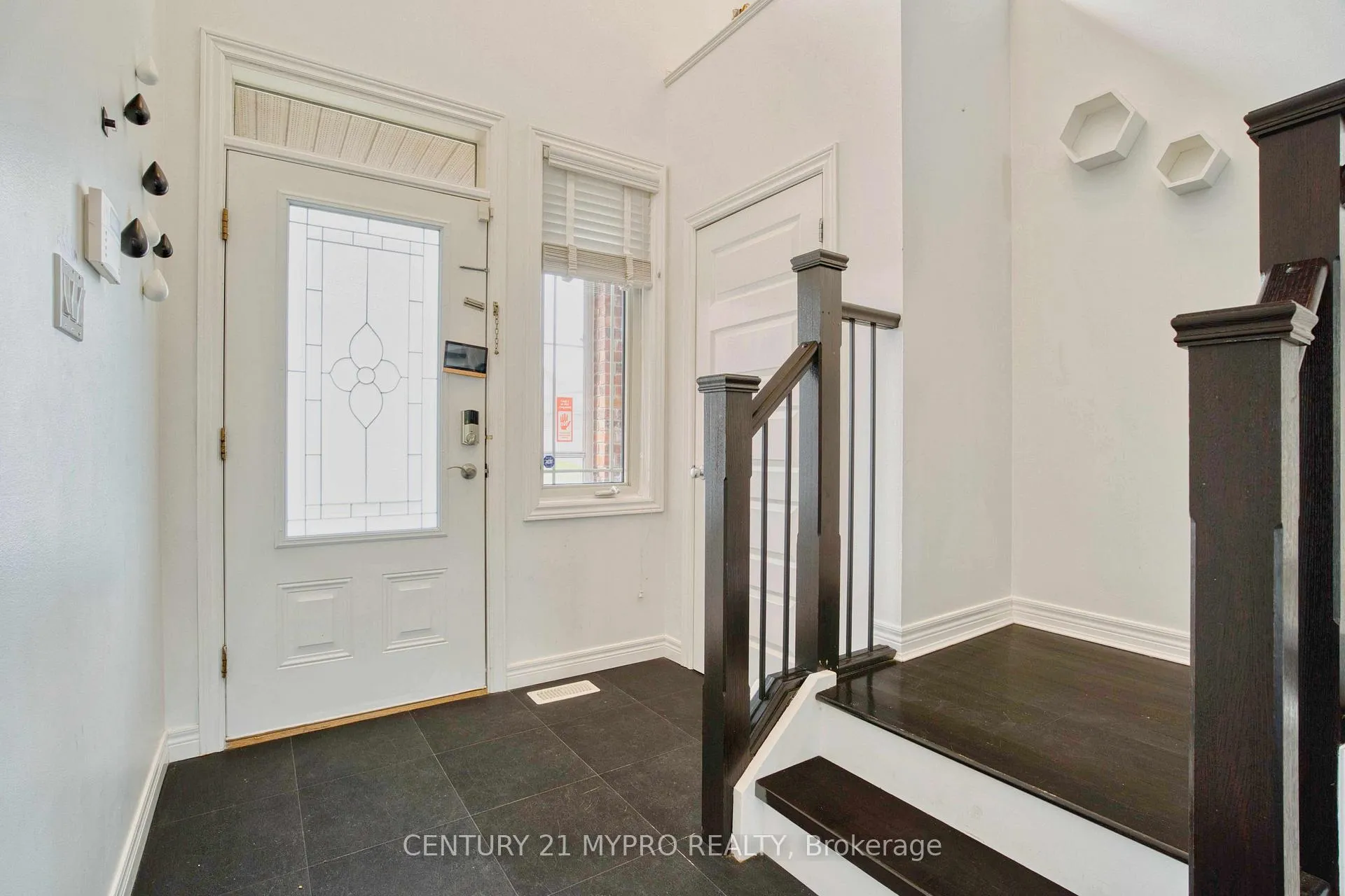 Photo 5 of 1036 Oakcrossing Road, London, North M — HOMEH