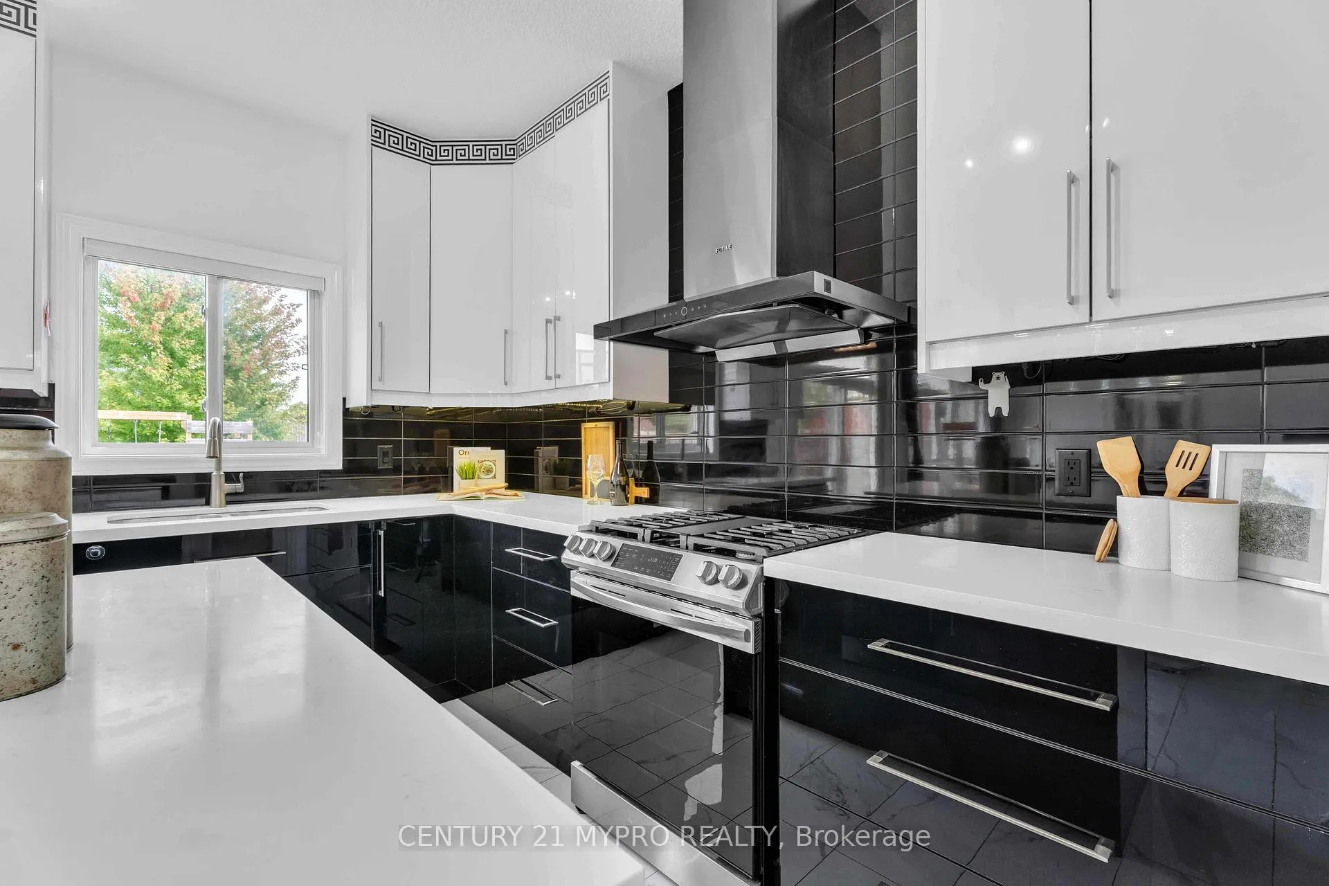 Photo 17 of 1036 Oakcrossing Road, London, North M — HOMEH