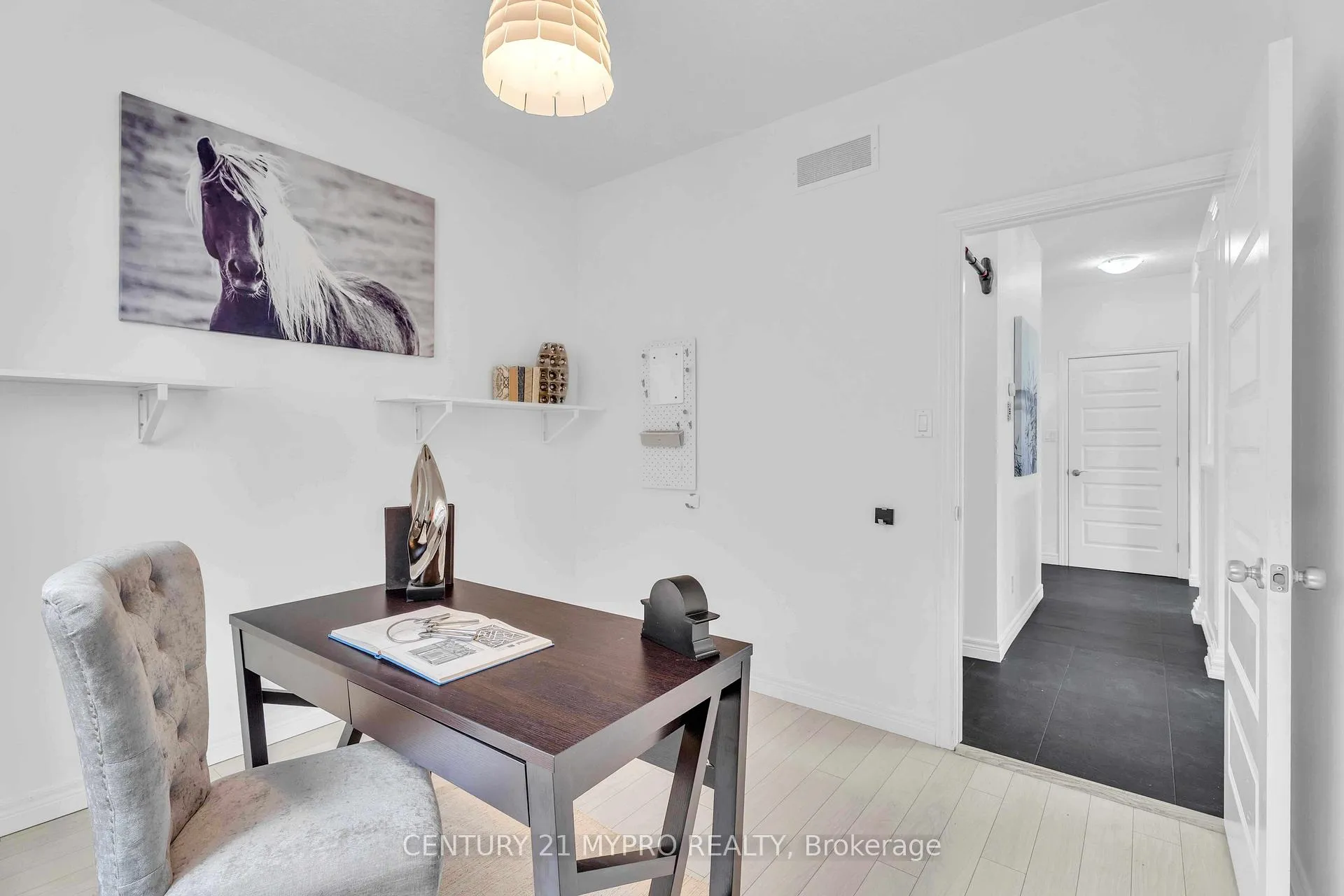 Photo 19 of 1036 Oakcrossing Road, London, North M — HOMEH