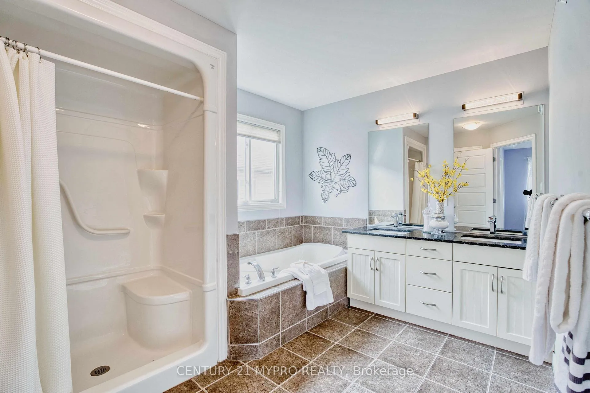 Photo 25 of 1036 Oakcrossing Road, London, North M — HOMEH