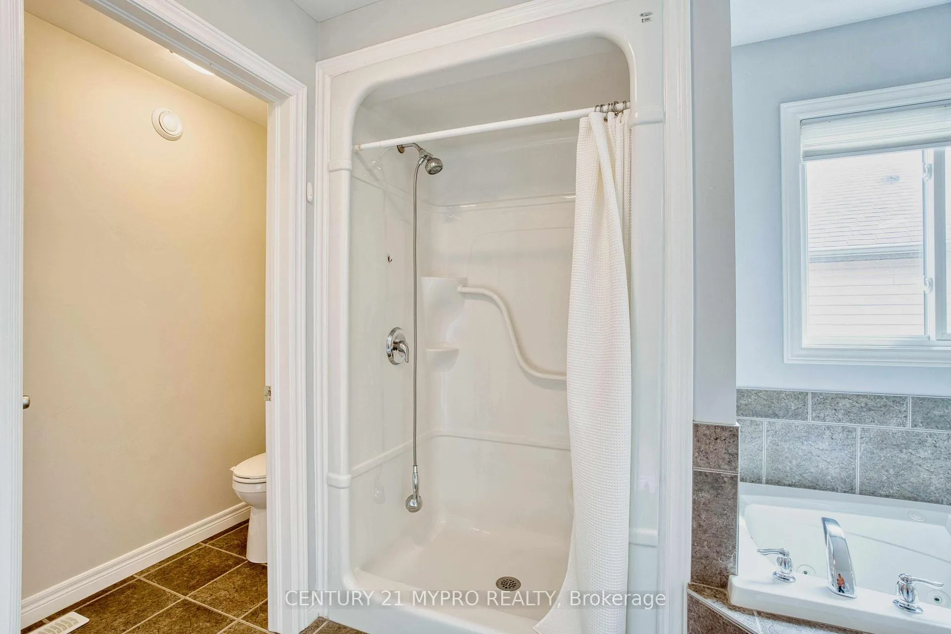 Photo 26 of 1036 Oakcrossing Road, London, North M — HOMEH