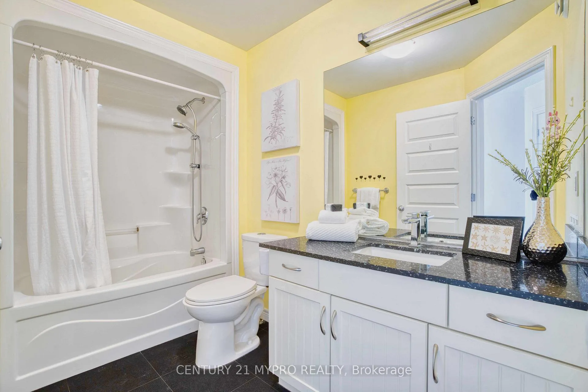 Photo 33 of 1036 Oakcrossing Road, London, North M — HOMEH
