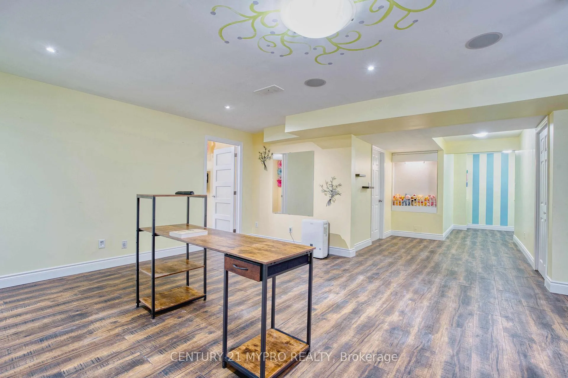 Photo 40 of 1036 Oakcrossing Road, London, North M — HOMEH