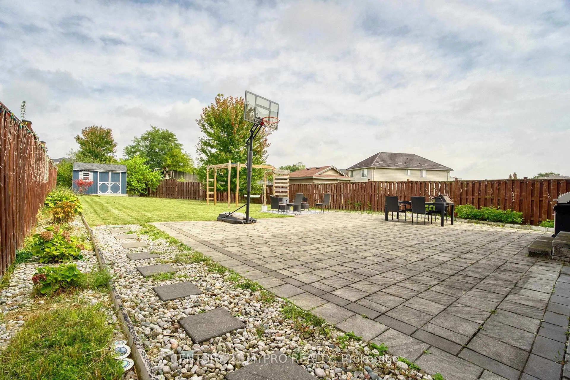 Photo 43 of 1036 Oakcrossing Road, London, North M — HOMEH