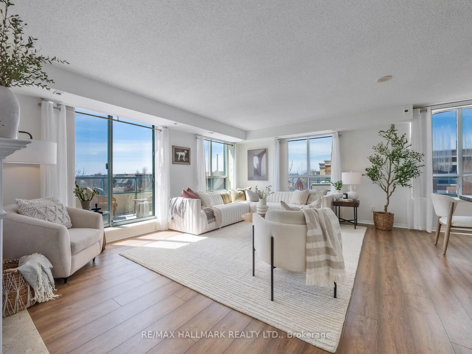 Photo 2 of Unit 403, 1797 Queen Street E, Toronto, The Beaches — HOMEH