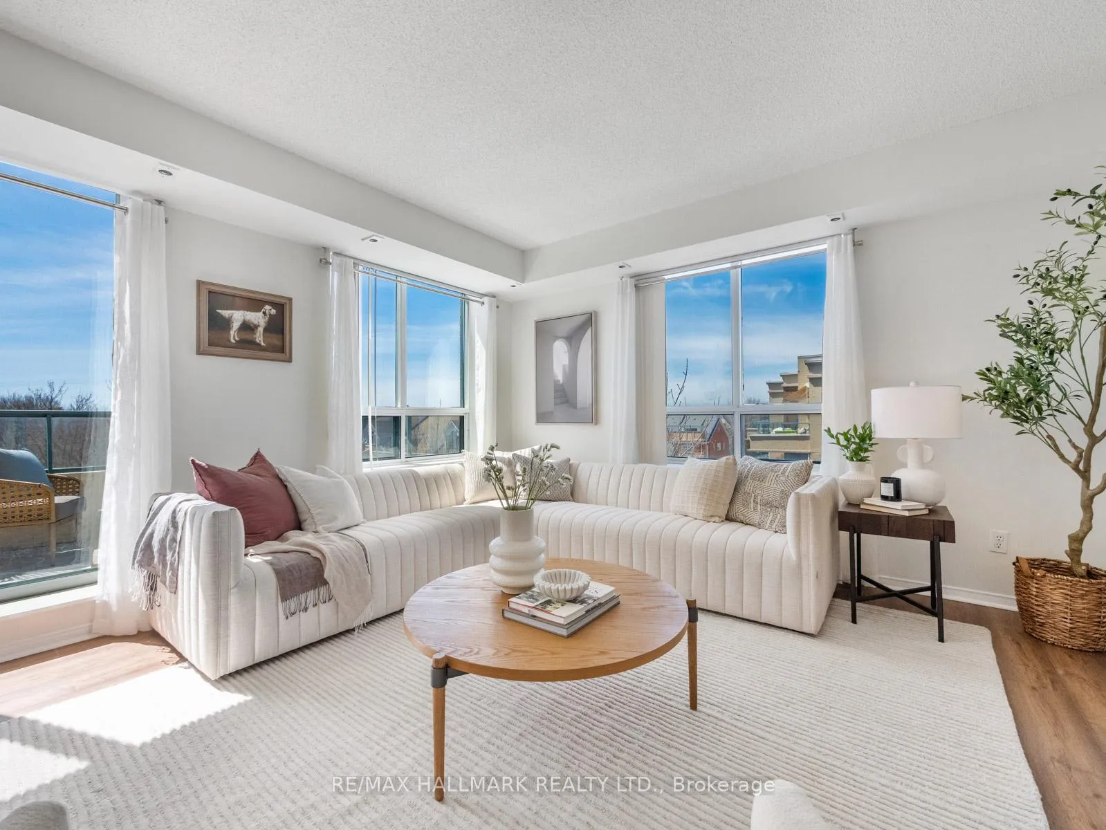 Photo 3 of Unit 403, 1797 Queen Street E, Toronto, The Beaches — HOMEH