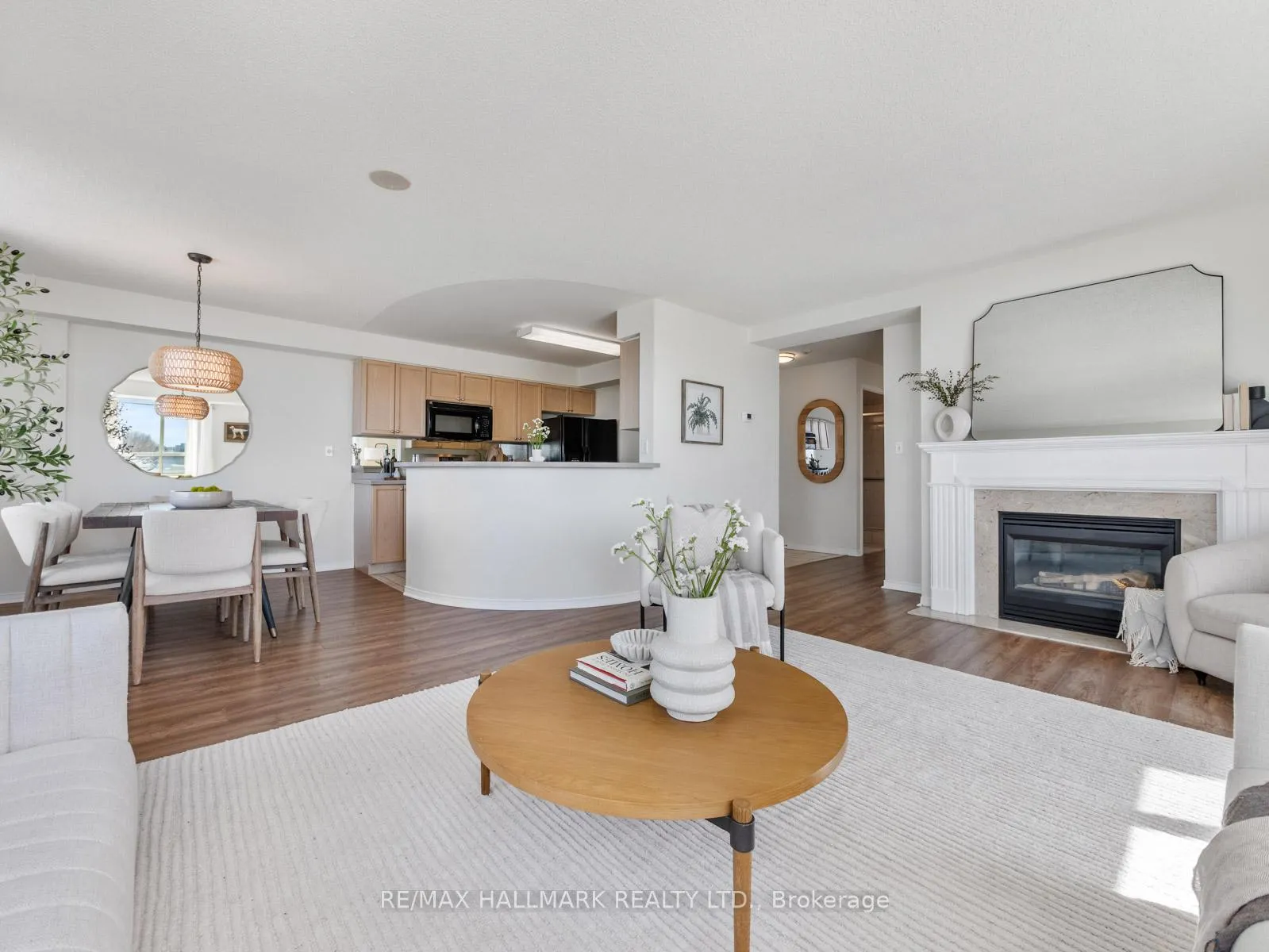 Photo 10 of Unit 403, 1797 Queen Street E, Toronto, The Beaches — HOMEH