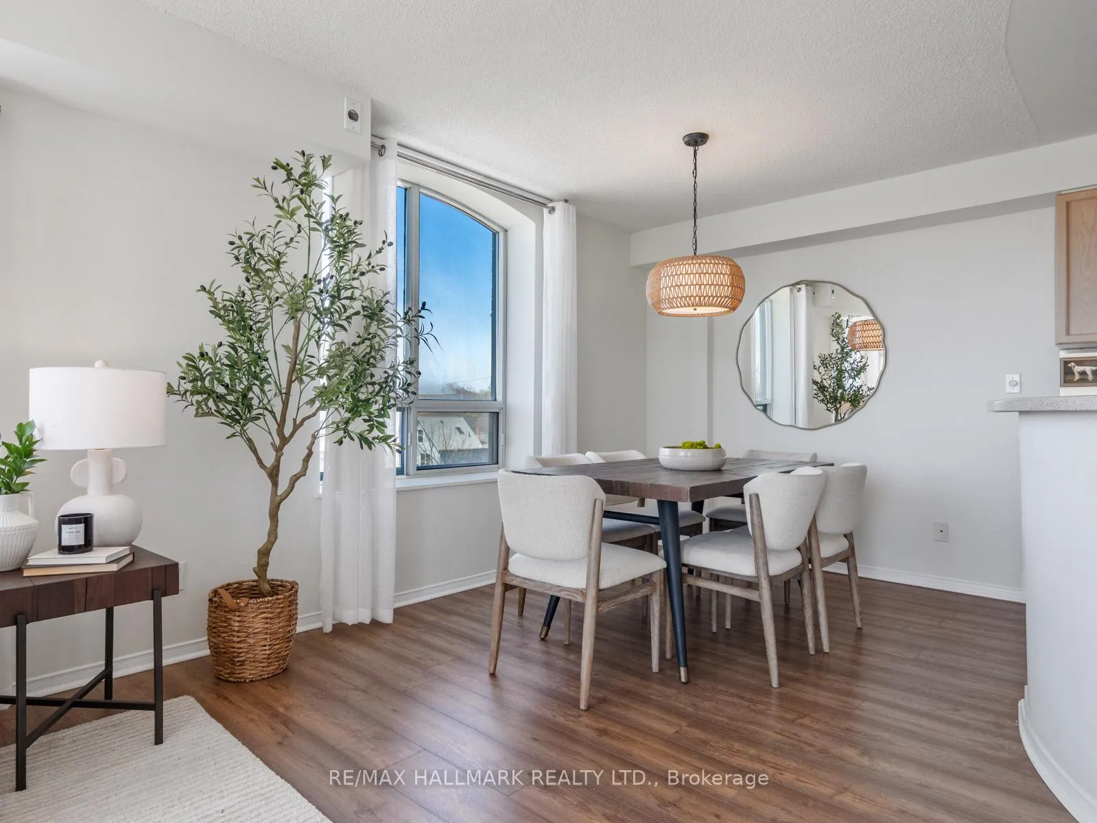 Photo 11 of Unit 403, 1797 Queen Street E, Toronto, The Beaches — HOMEH