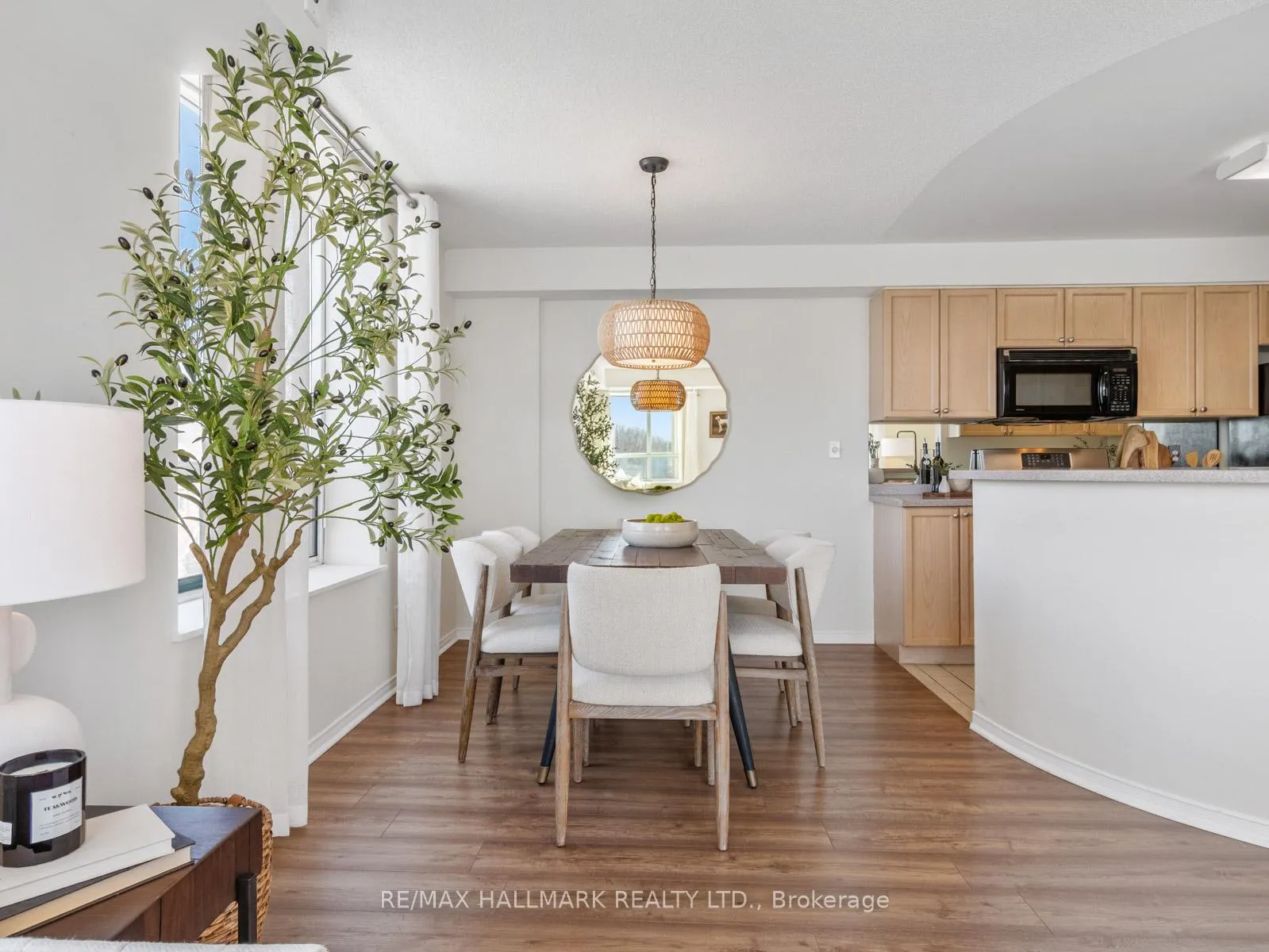 Photo 12 of Unit 403, 1797 Queen Street E, Toronto, The Beaches — HOMEH