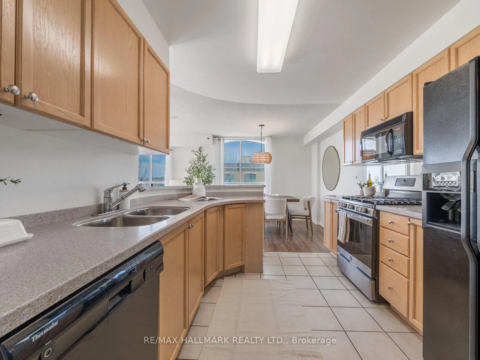 Photo 14 of Unit 403, 1797 Queen Street E, Toronto, The Beaches — HOMEH