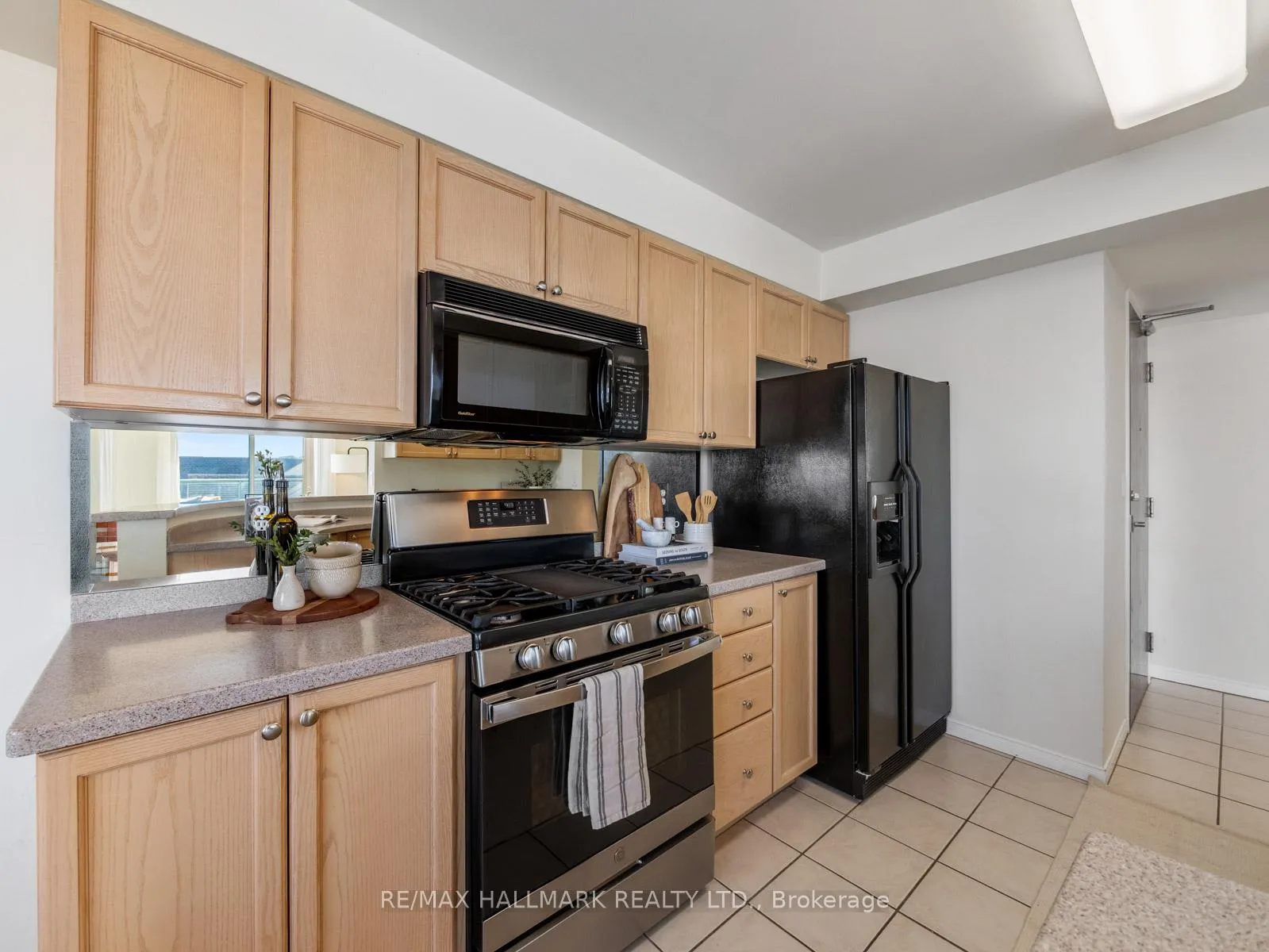 Photo 17 of Unit 403, 1797 Queen Street E, Toronto, The Beaches — HOMEH