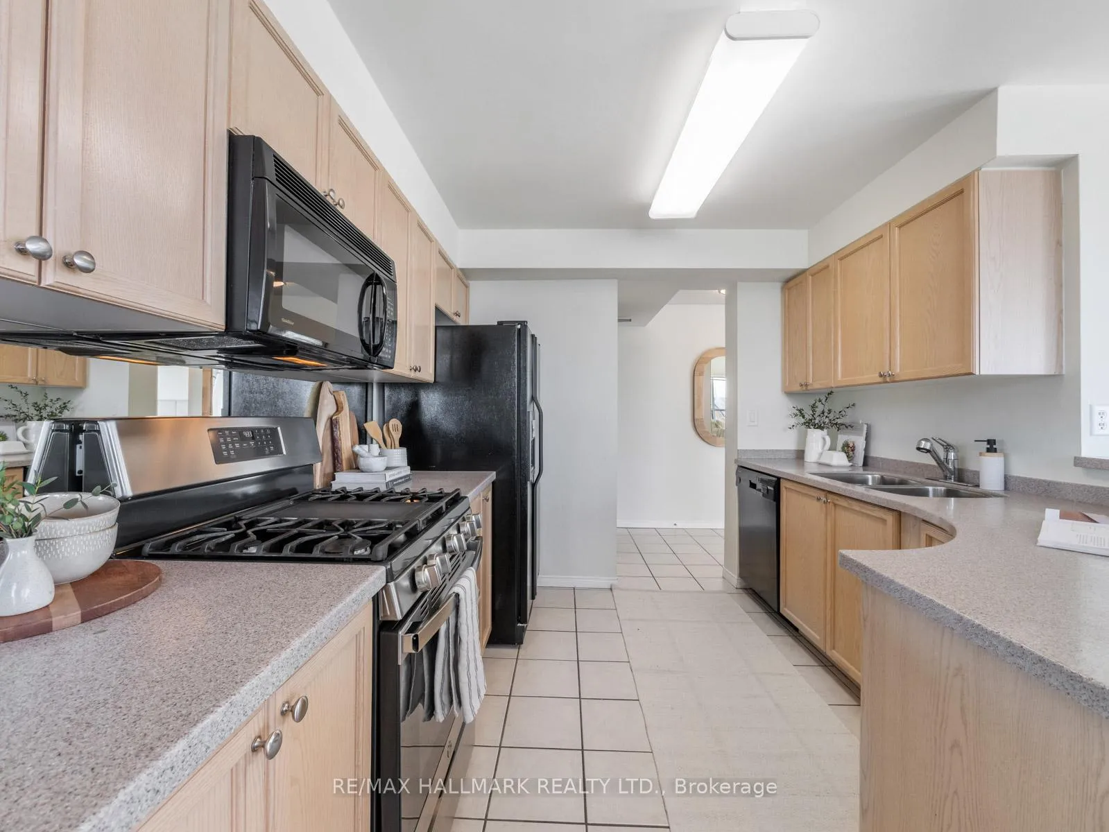 Photo 18 of Unit 403, 1797 Queen Street E, Toronto, The Beaches — HOMEH
