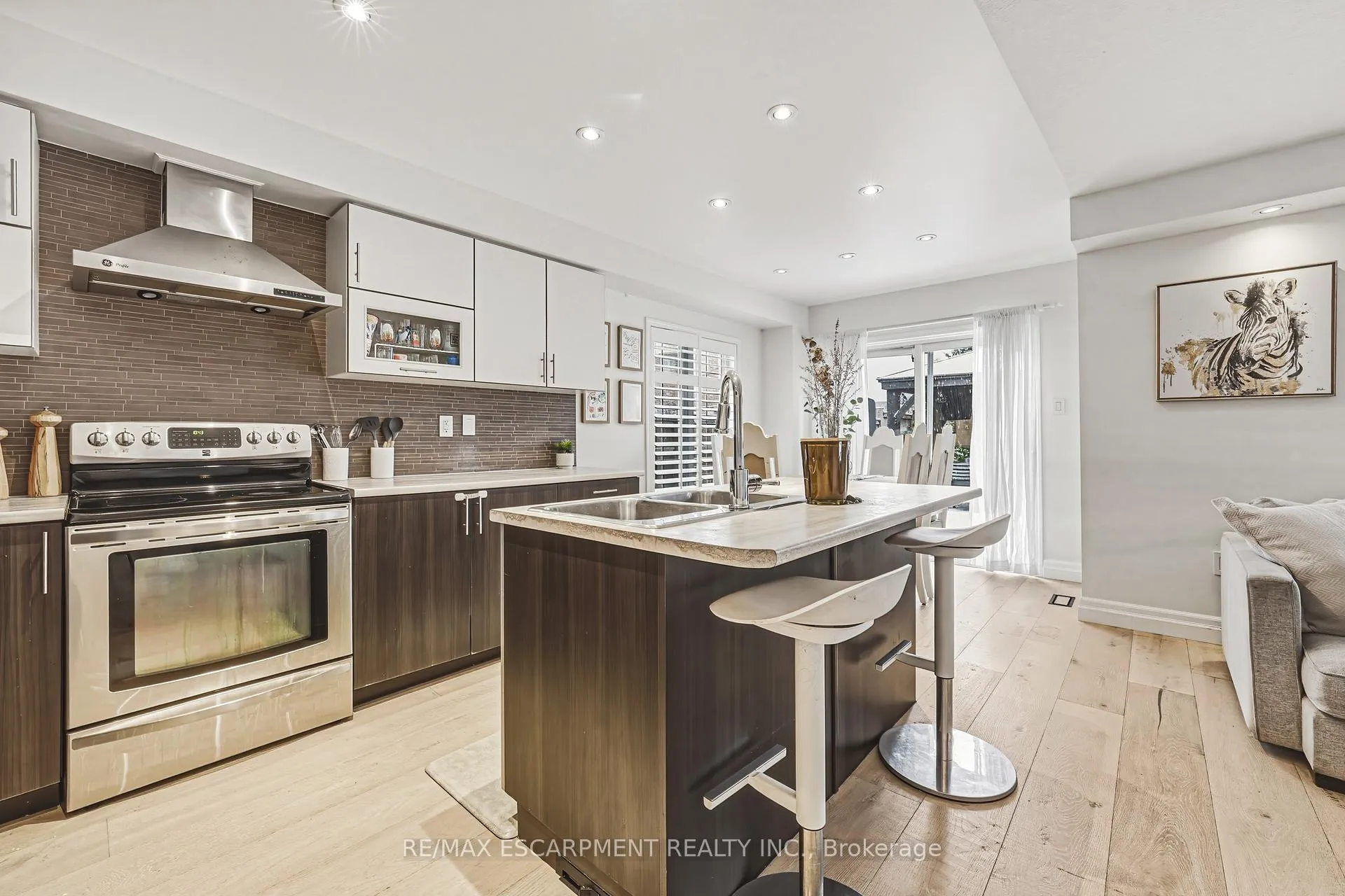 Photo 5 of 108 Cleghorn Drive, Hamilton, Binbrook — HOMEH
