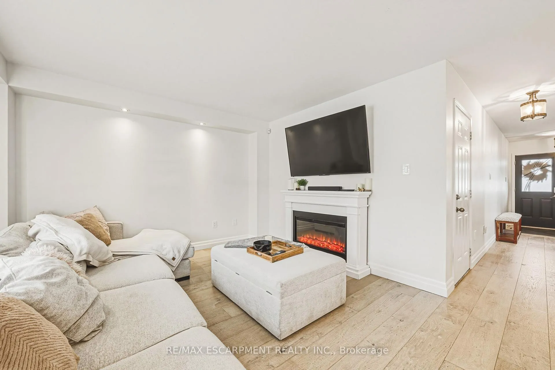 Photo 10 of 108 Cleghorn Drive, Hamilton, Binbrook — HOMEH