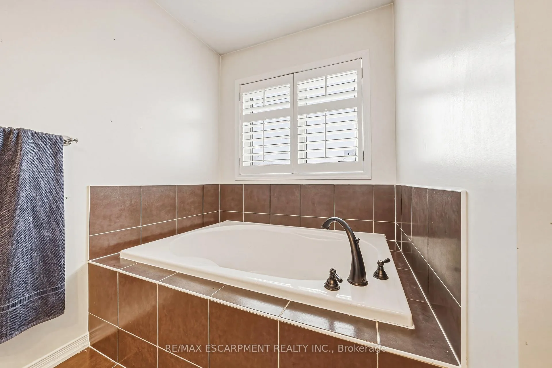 Photo 19 of 108 Cleghorn Drive, Hamilton, Binbrook — HOMEH