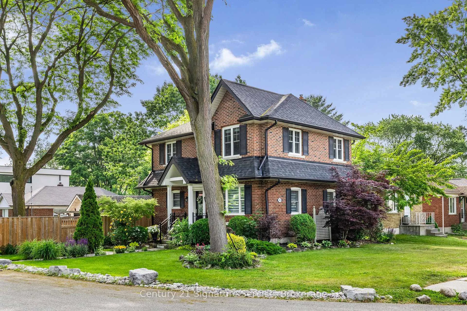 Front of 33 McIntosh Avenue