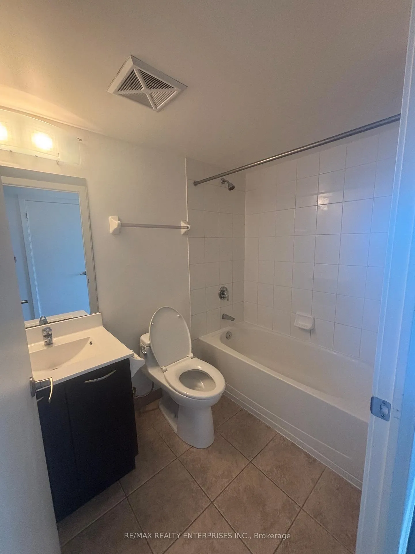 Photo 8 of Unit 2009, 38 Joe Shuster Way, Toronto, South Parkdale — HOMEH