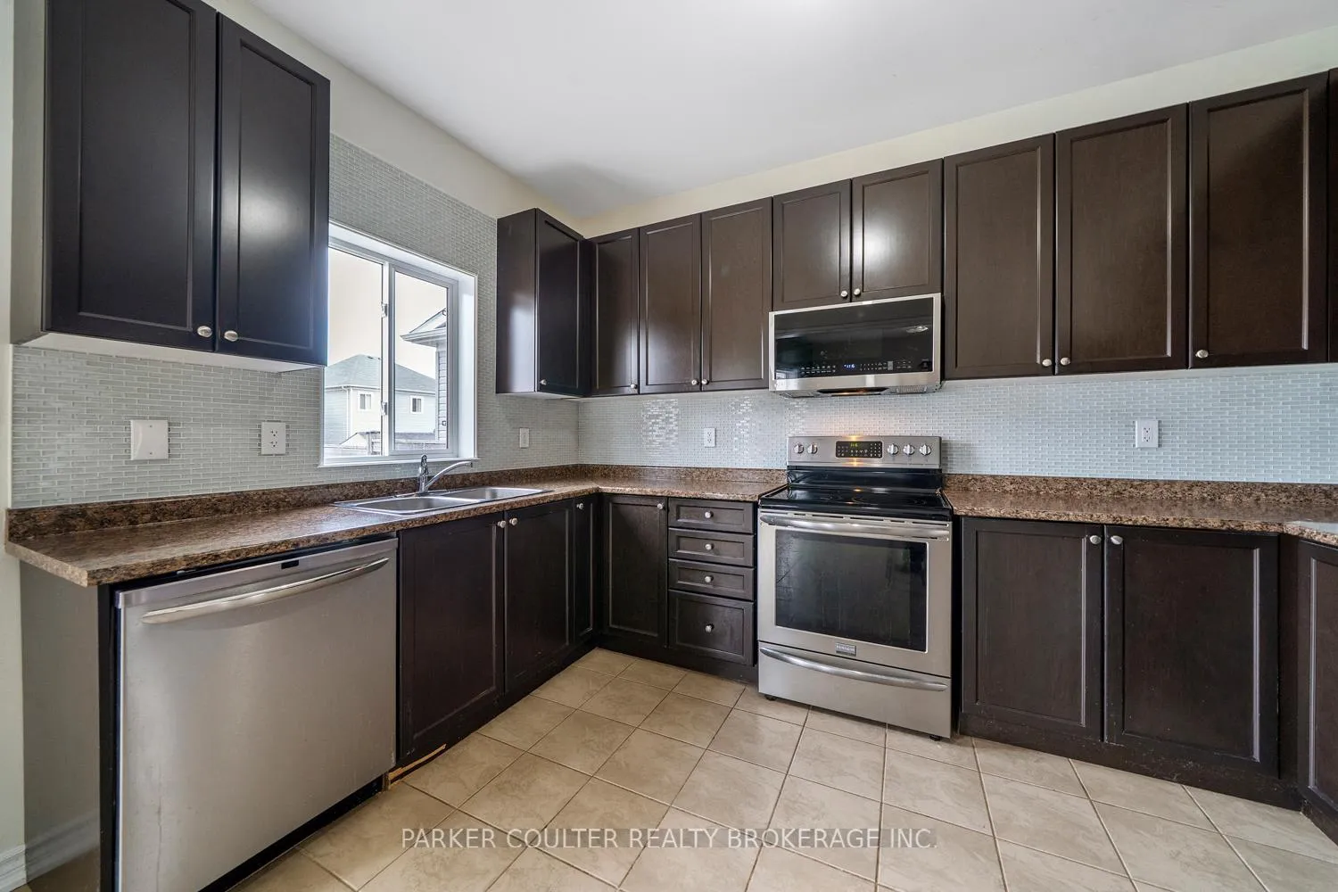 Photo 8 of 829 O'Reilly Crescent, Shelburne — HOMEH