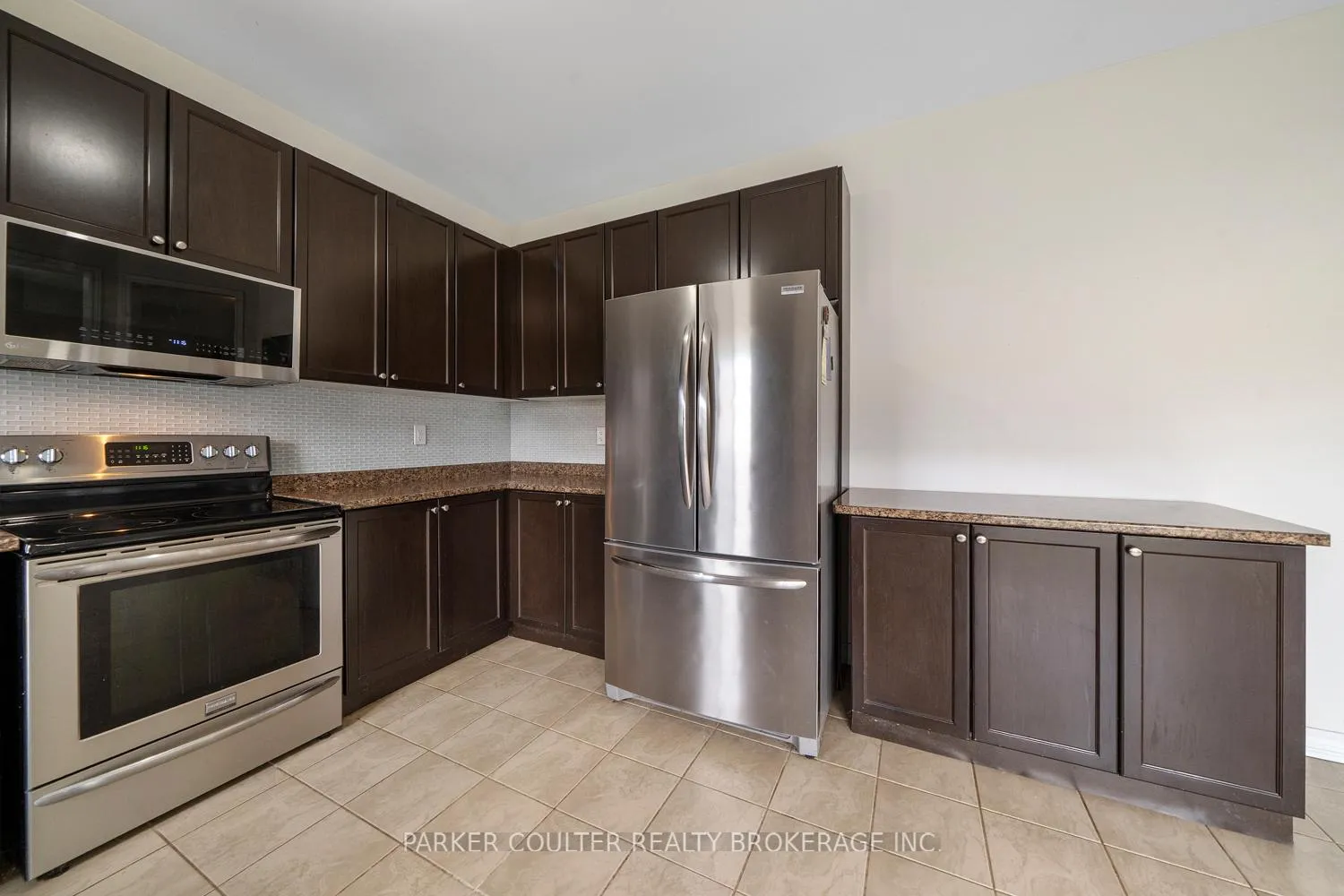 Photo 9 of 829 O'Reilly Crescent, Shelburne — HOMEH