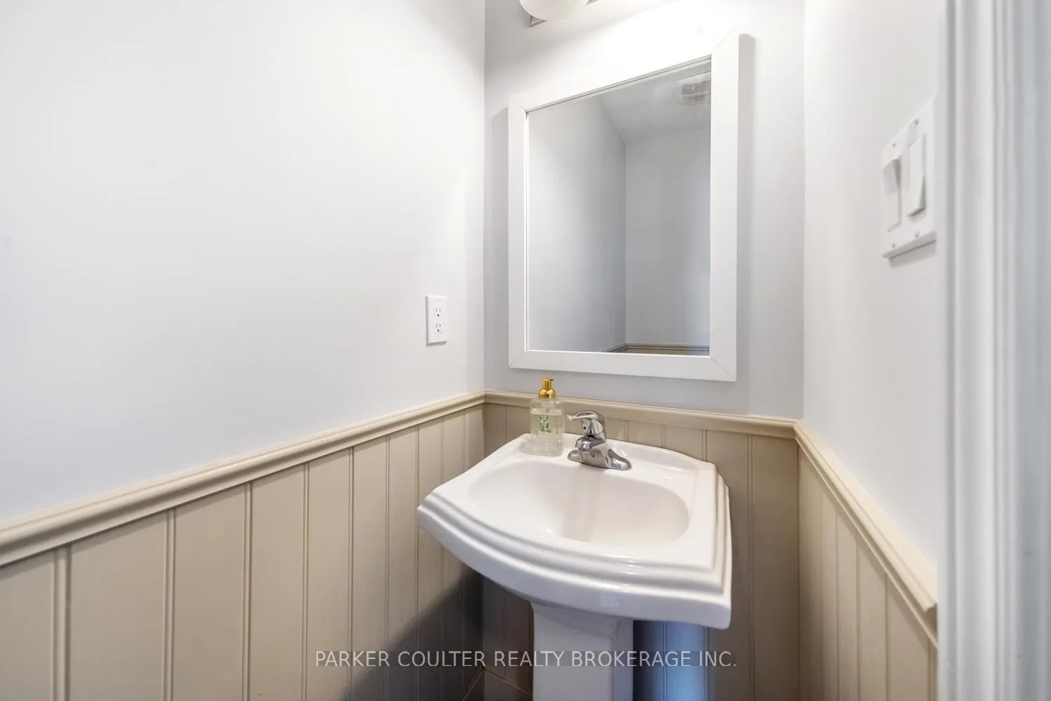 Photo 12 of 829 O'Reilly Crescent, Shelburne — HOMEH