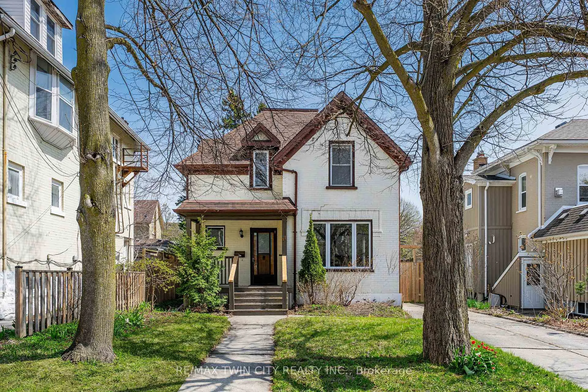 Photo 2 of 11 Heins Avenue, Kitchener — HOMEH