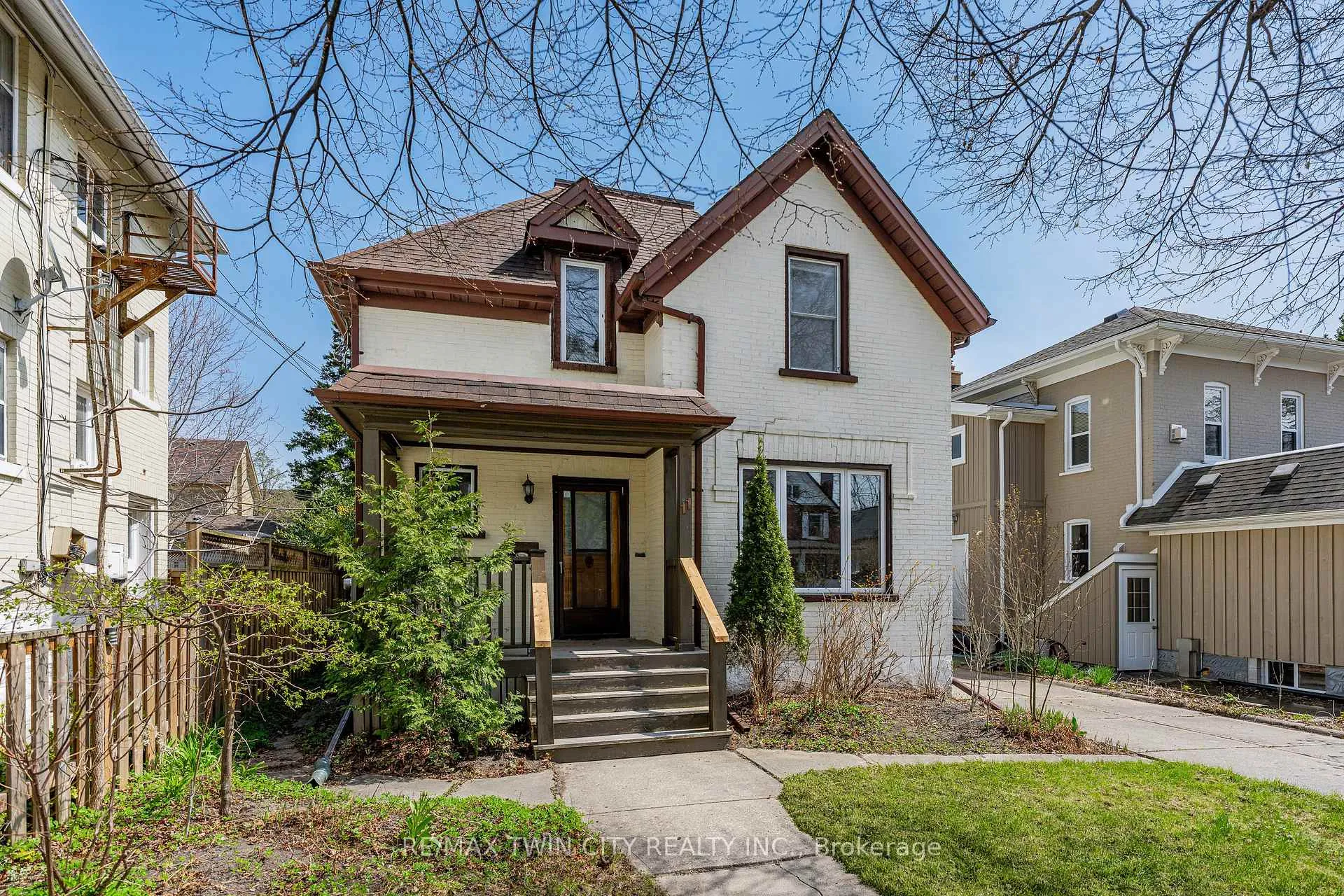 Photo 4 of 11 Heins Avenue, Kitchener — HOMEH