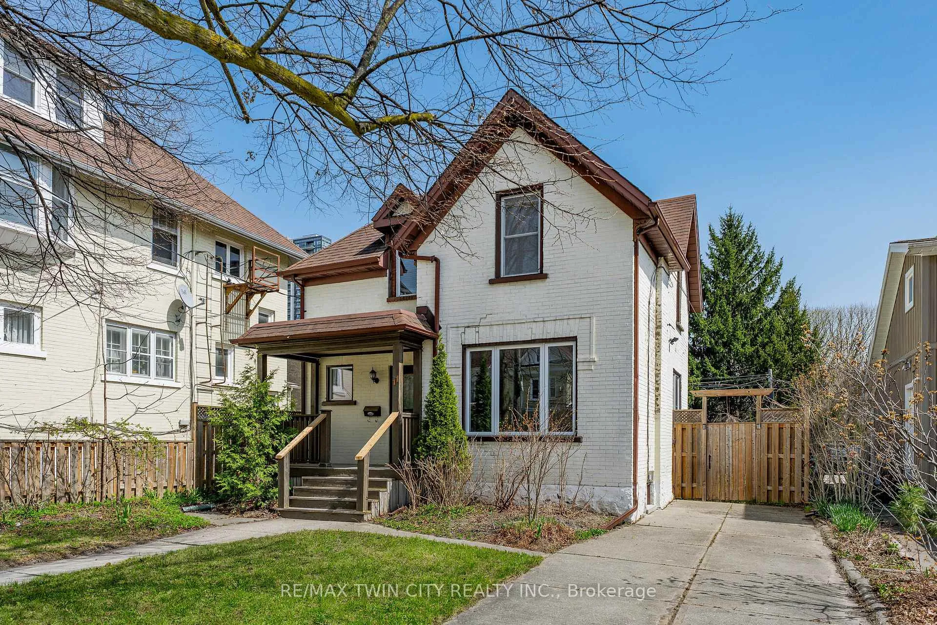 Photo 6 of 11 Heins Avenue, Kitchener — HOMEH