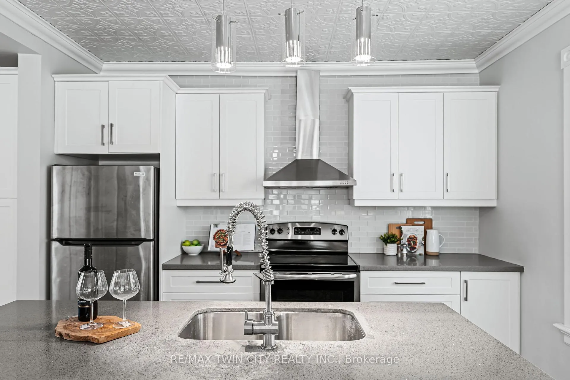 Photo 17 of 11 Heins Avenue, Kitchener — HOMEH