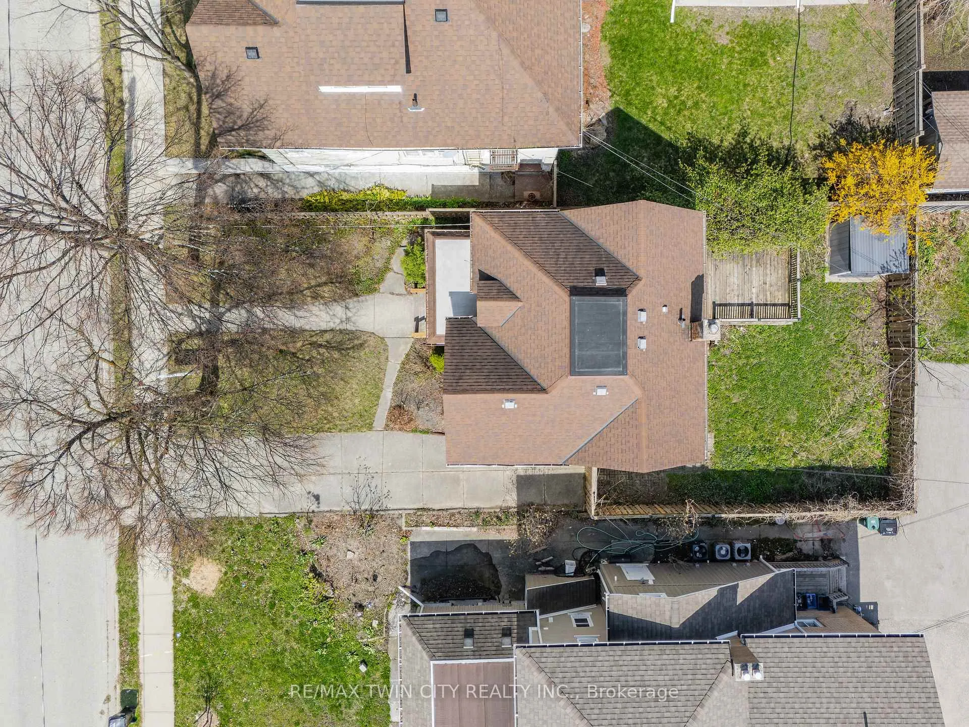 Photo 36 of 11 Heins Avenue, Kitchener — HOMEH