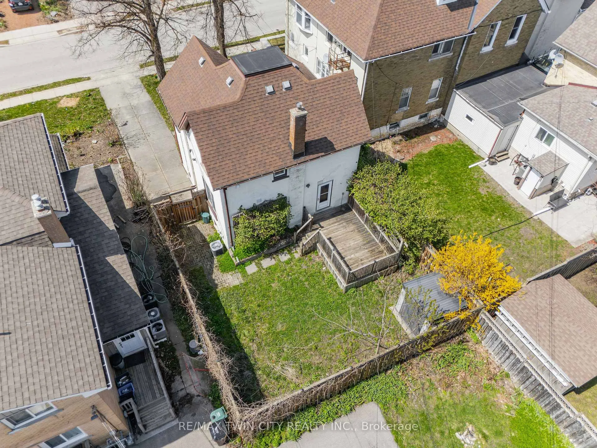 Photo 40 of 11 Heins Avenue, Kitchener — HOMEH